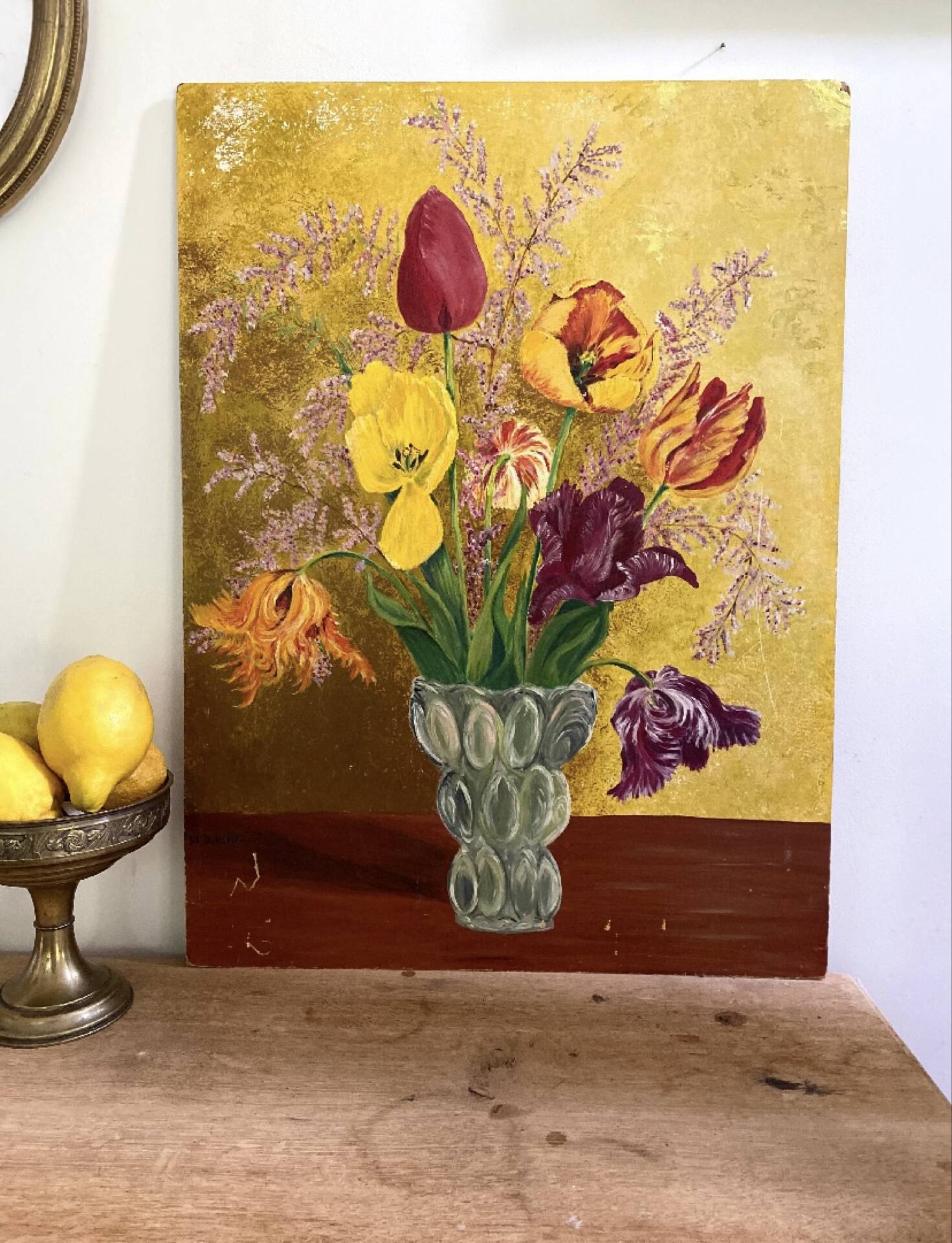 Bouquet of tulips on a golden background — Oil on panel