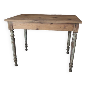 Small farm table with turned legs