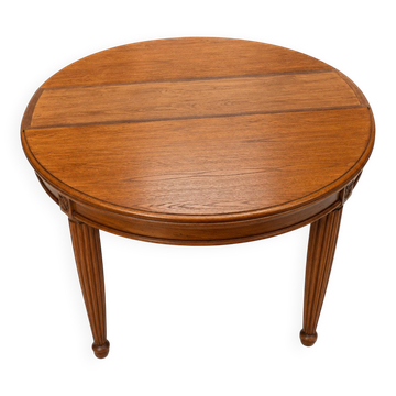 Oval table with its extension.