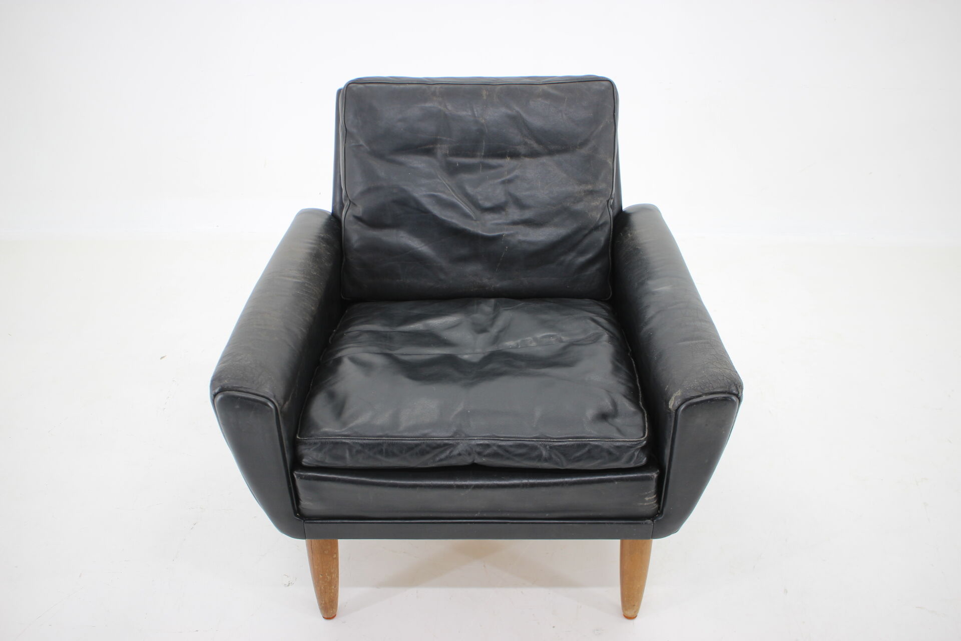 1960s black lether danish armchair