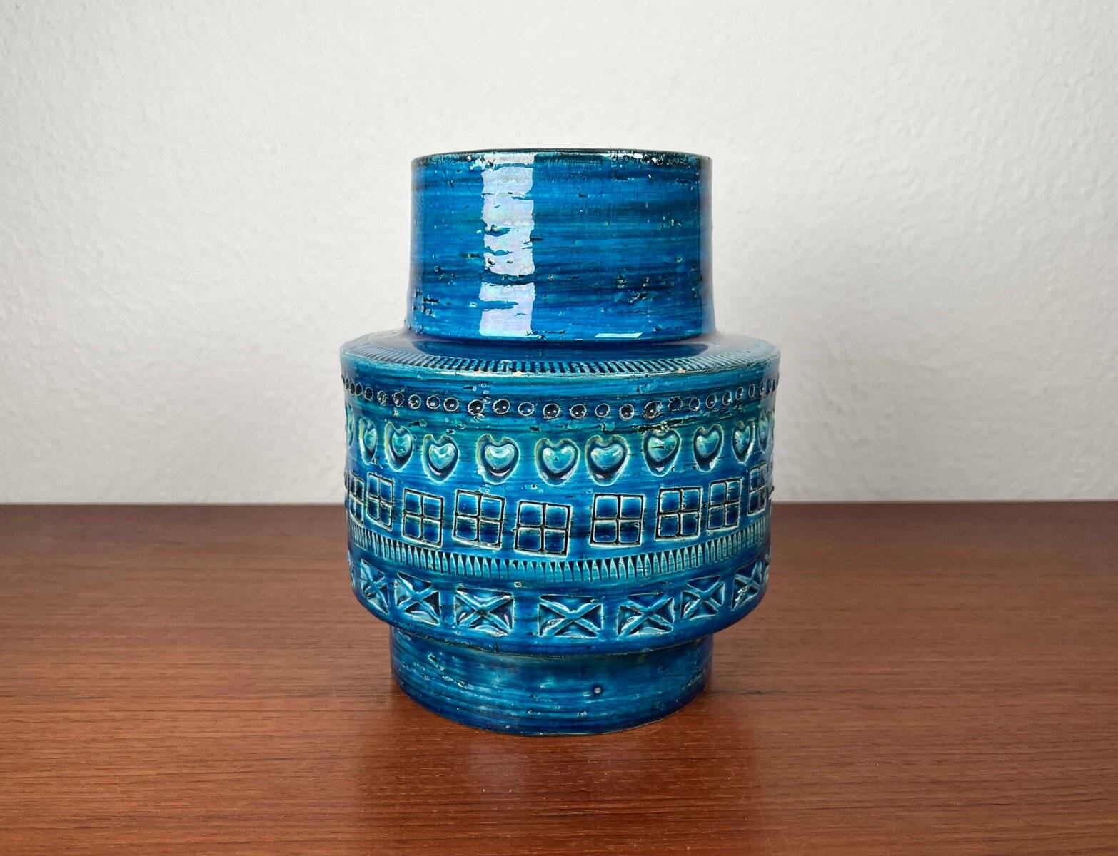 Mid-century Italian pottery vase from the Rimini Blu studio by Aldo Londi for Bitossi, 1960s.