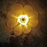 Flower wall light made of rattan and raffia petals