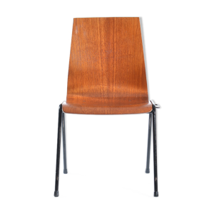 chaises empilables en