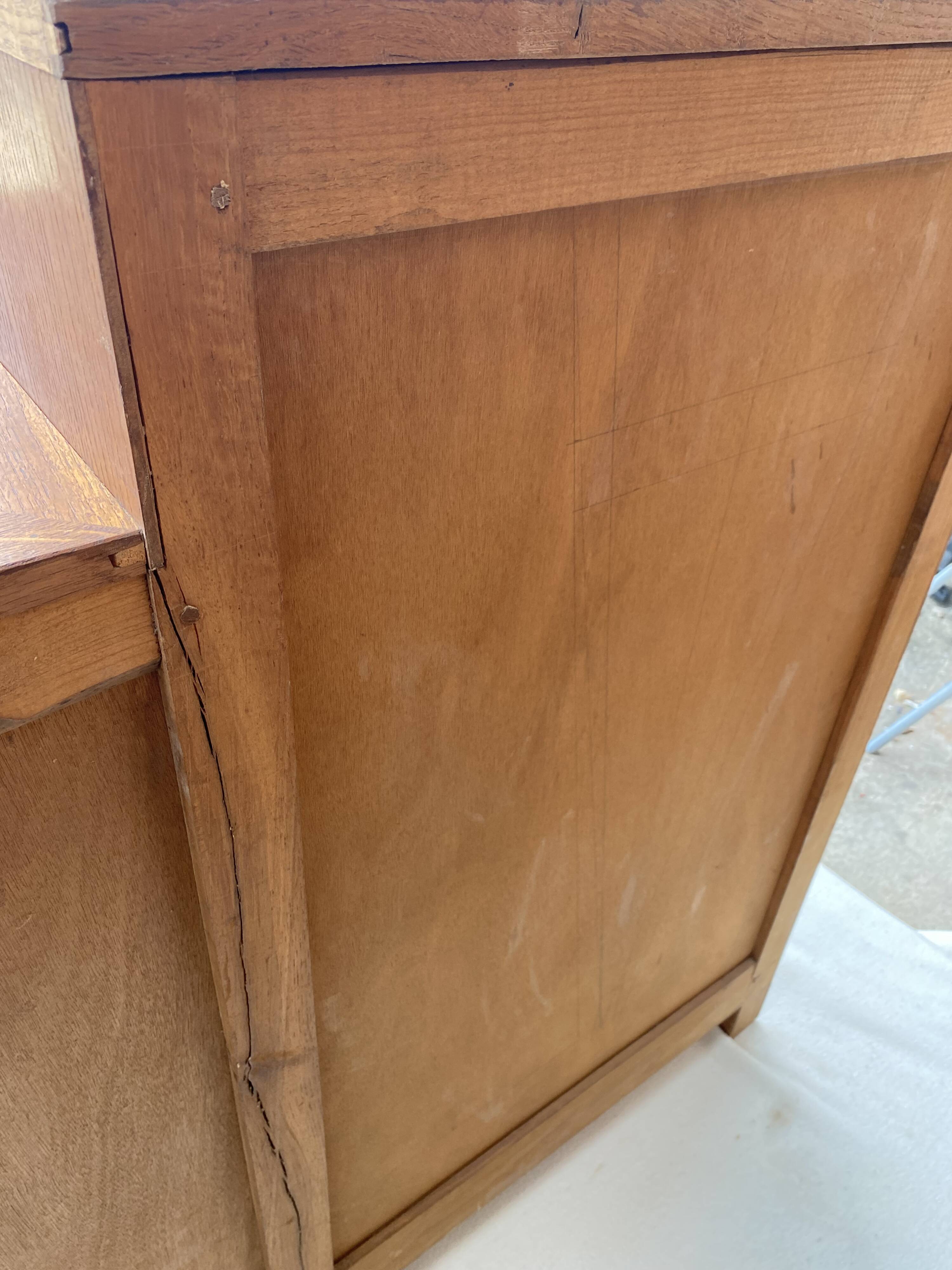 Petite armoire-commode asymétrique vintage