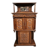 Cabinet sculpté en noyer avec panneaux en terre cuite – Style Renaissance