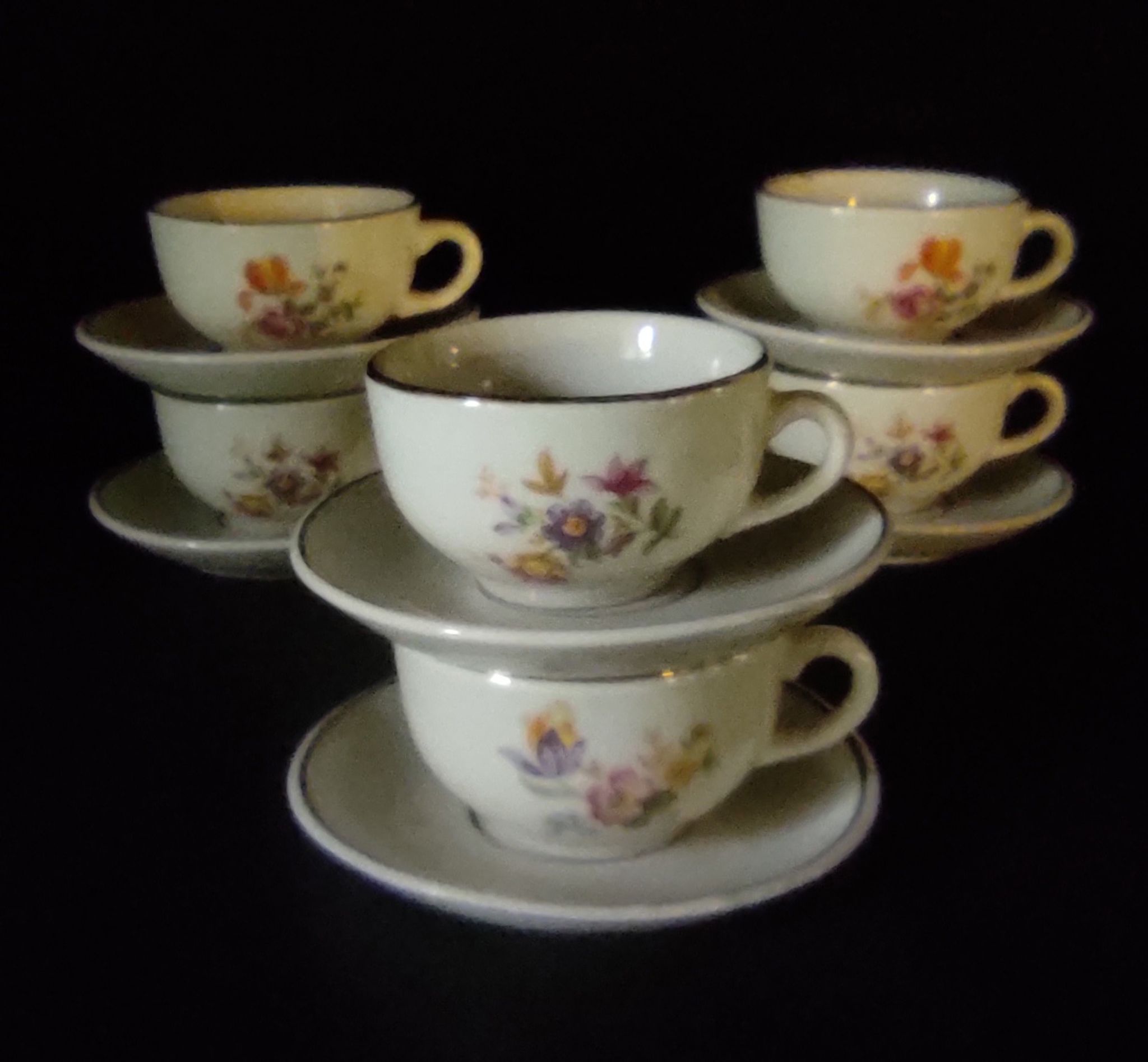 Cups for dinette