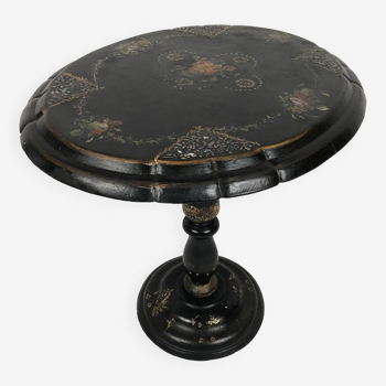 Napoleon III tilting pedestal table in boiled cardboard with painted decoration of flowers and burgundy