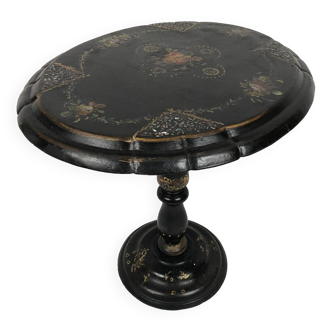 Napoleon III tilting pedestal table in boiled cardboard with painted decoration of flowers and burgundy