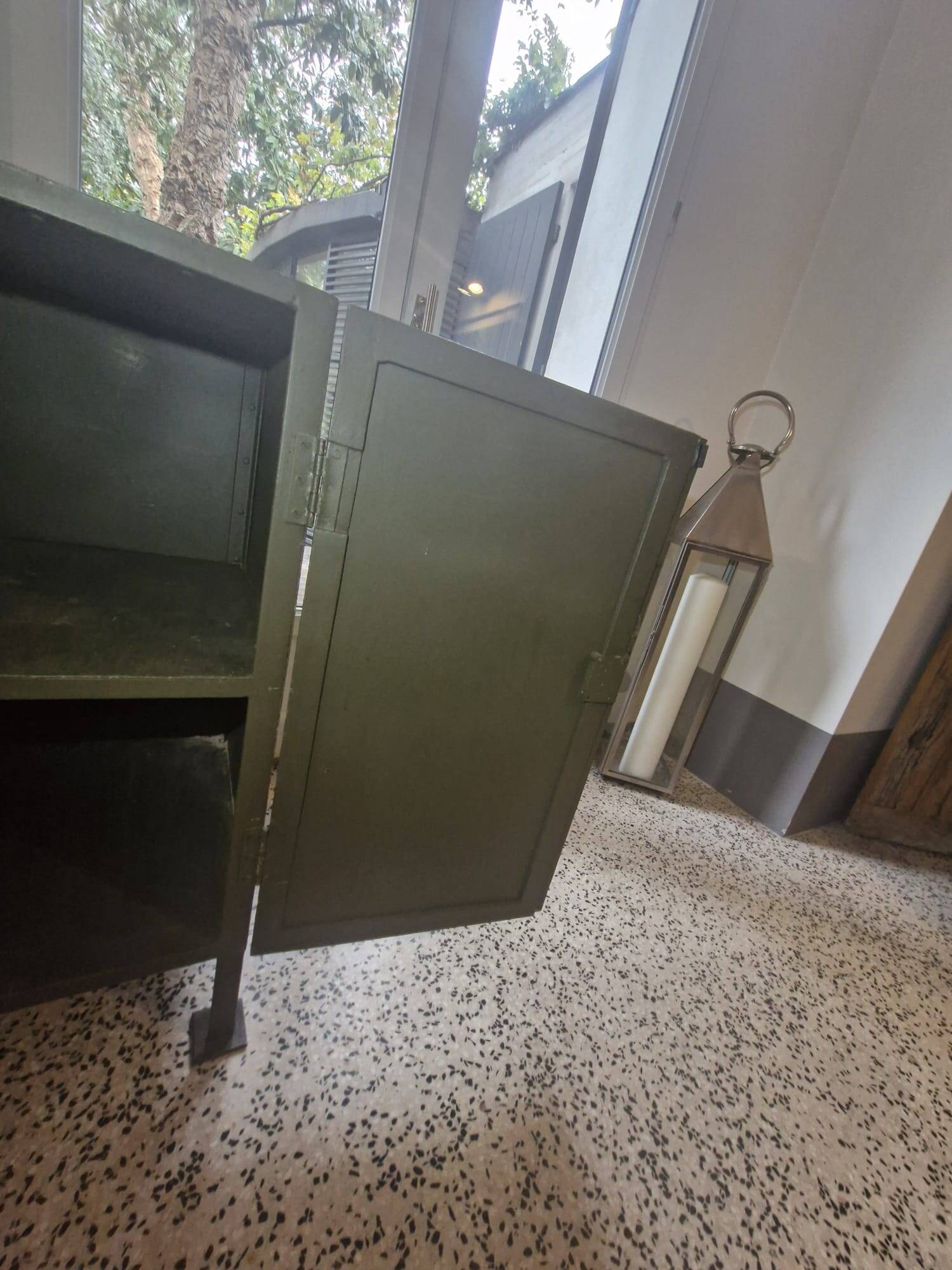 Buffet industriel acier vintage années 60/70 – meuble d’atelier authentique