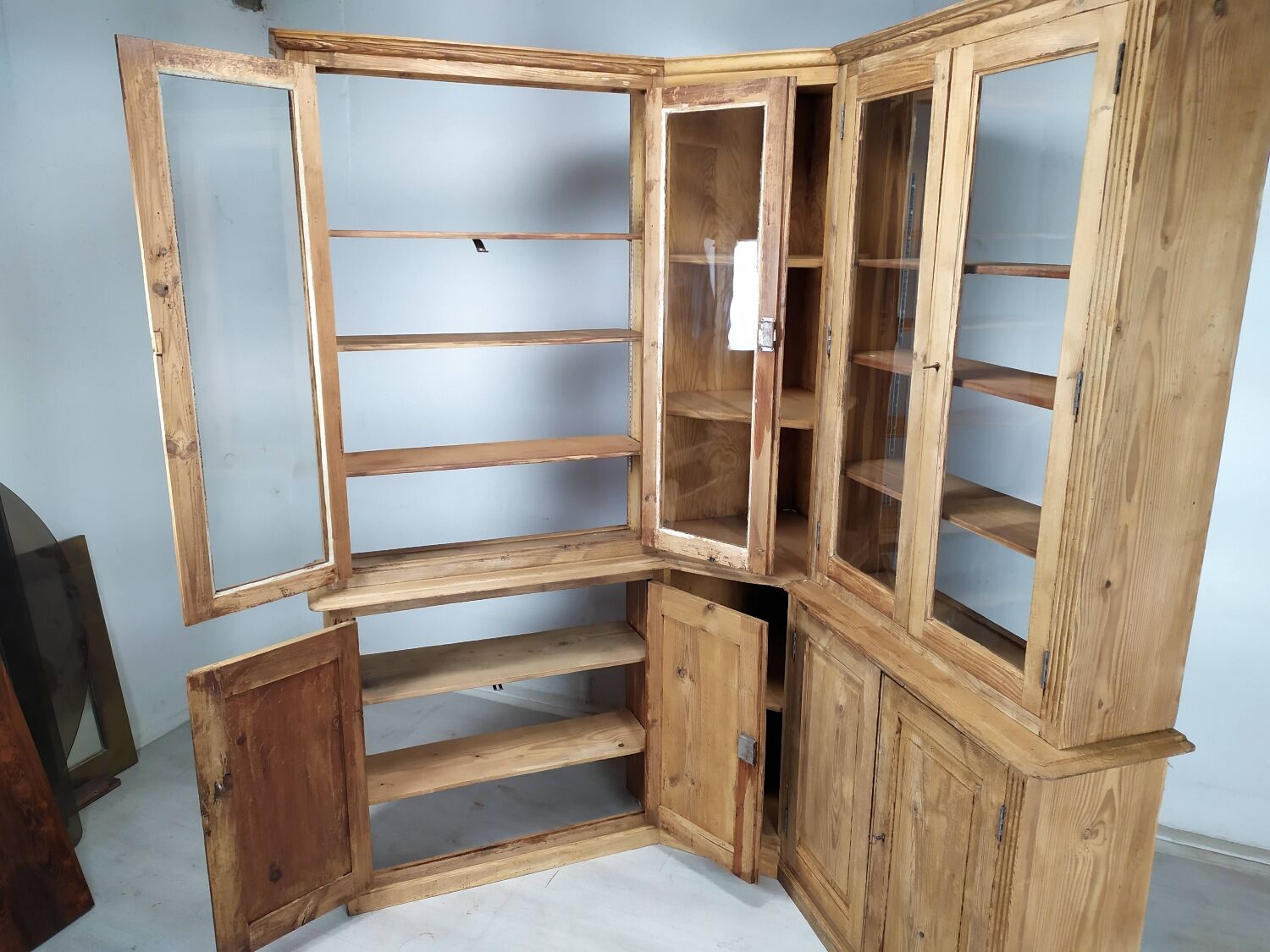 Bistro corner bookcase