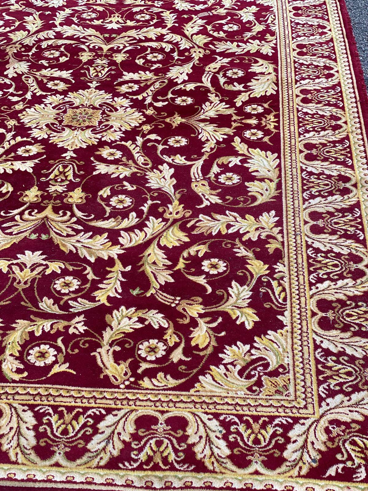 Persian wool rug in burgundy 200x300