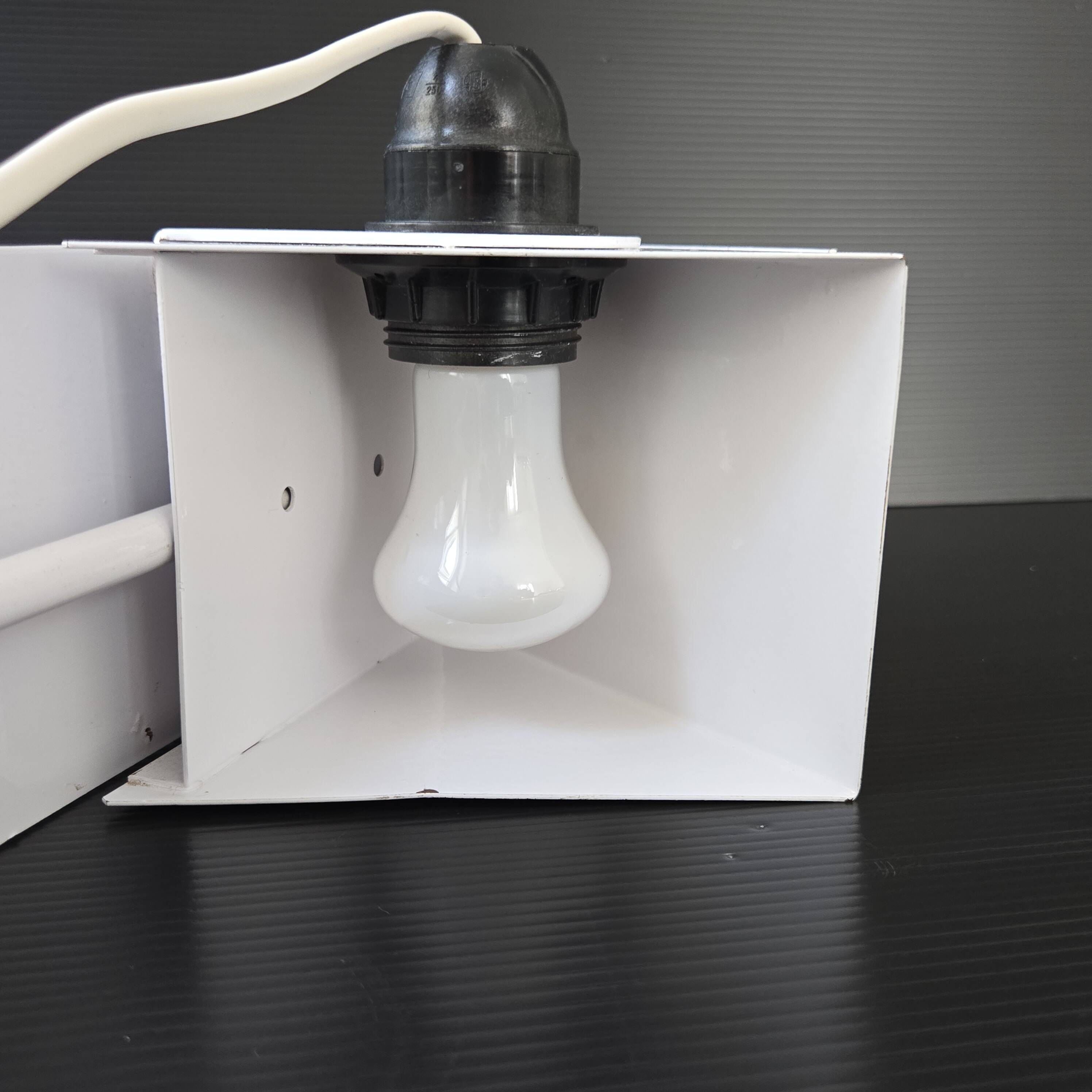 Vintage 1980s lamp in white lacquered metal