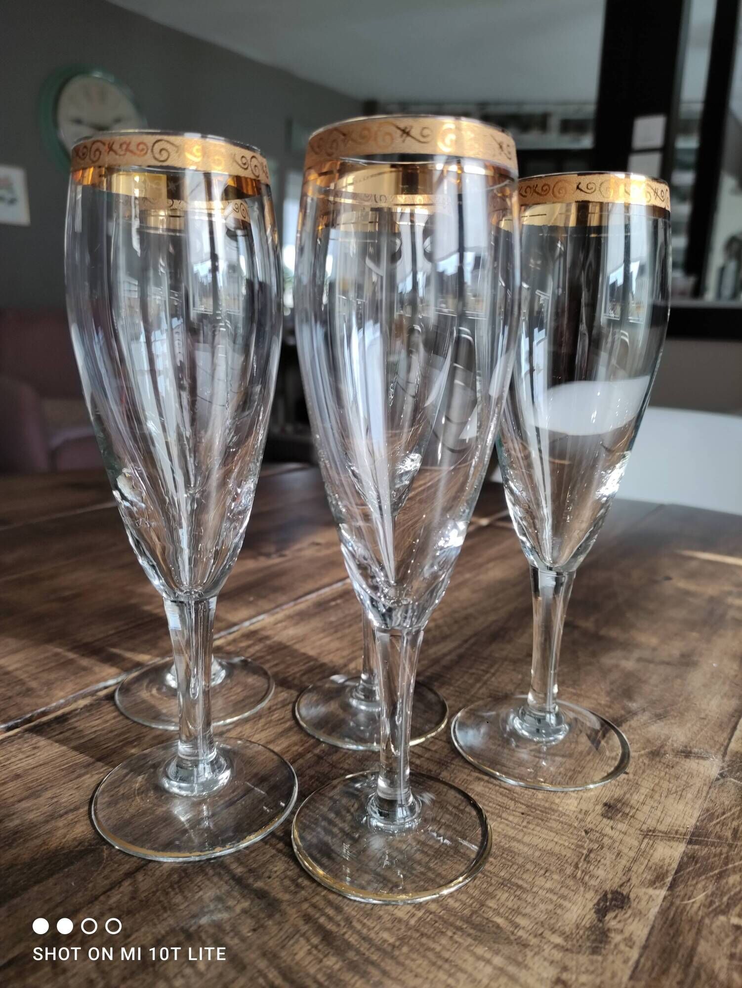 Set of 5 champagne flutes in crystal frieze and golden border