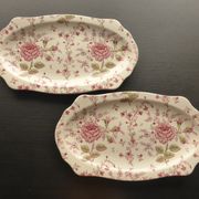2 Oval ceramic dishes decorated with roses by Johnson Bros model Rose chintz