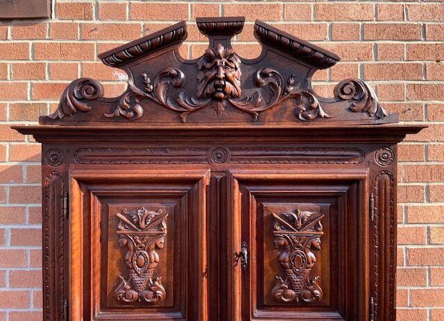 Cabinet louis XIII in walnut 19th era