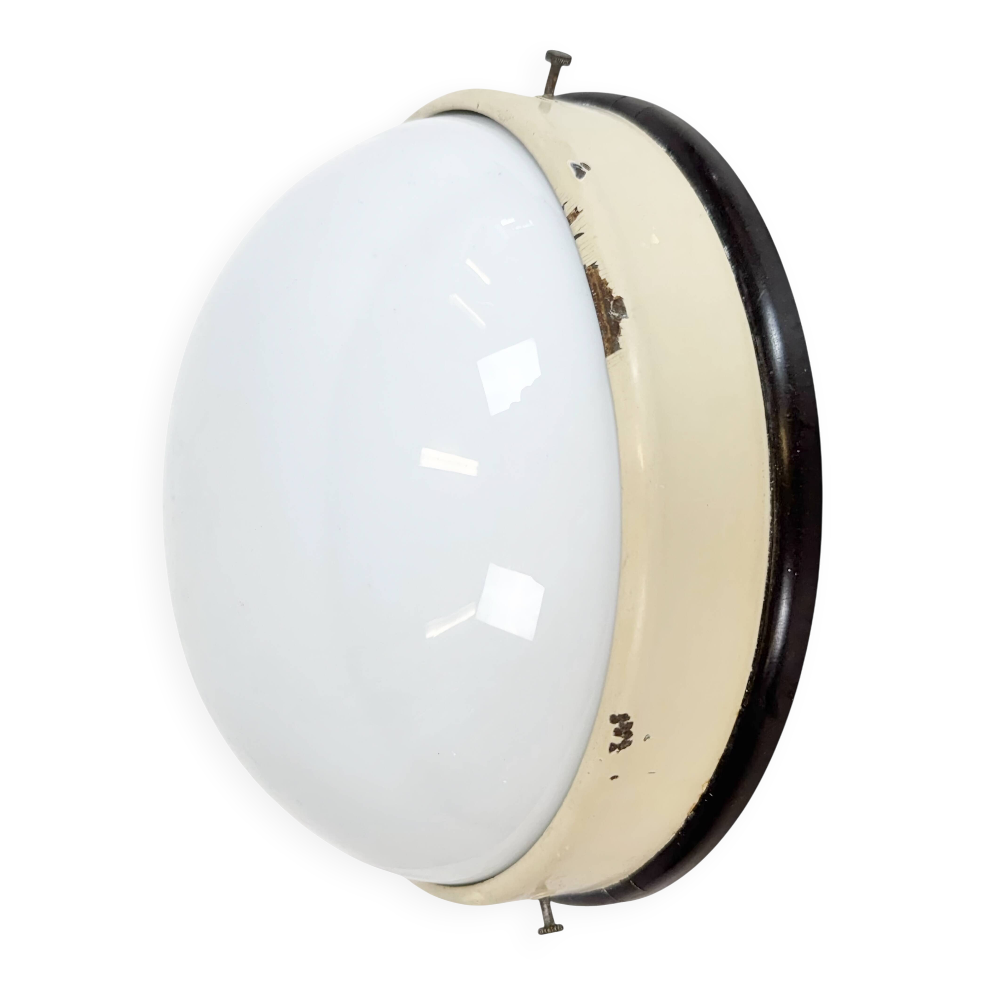 Applique, plafonnier industriel en bakélite et verre opalin, années 1950