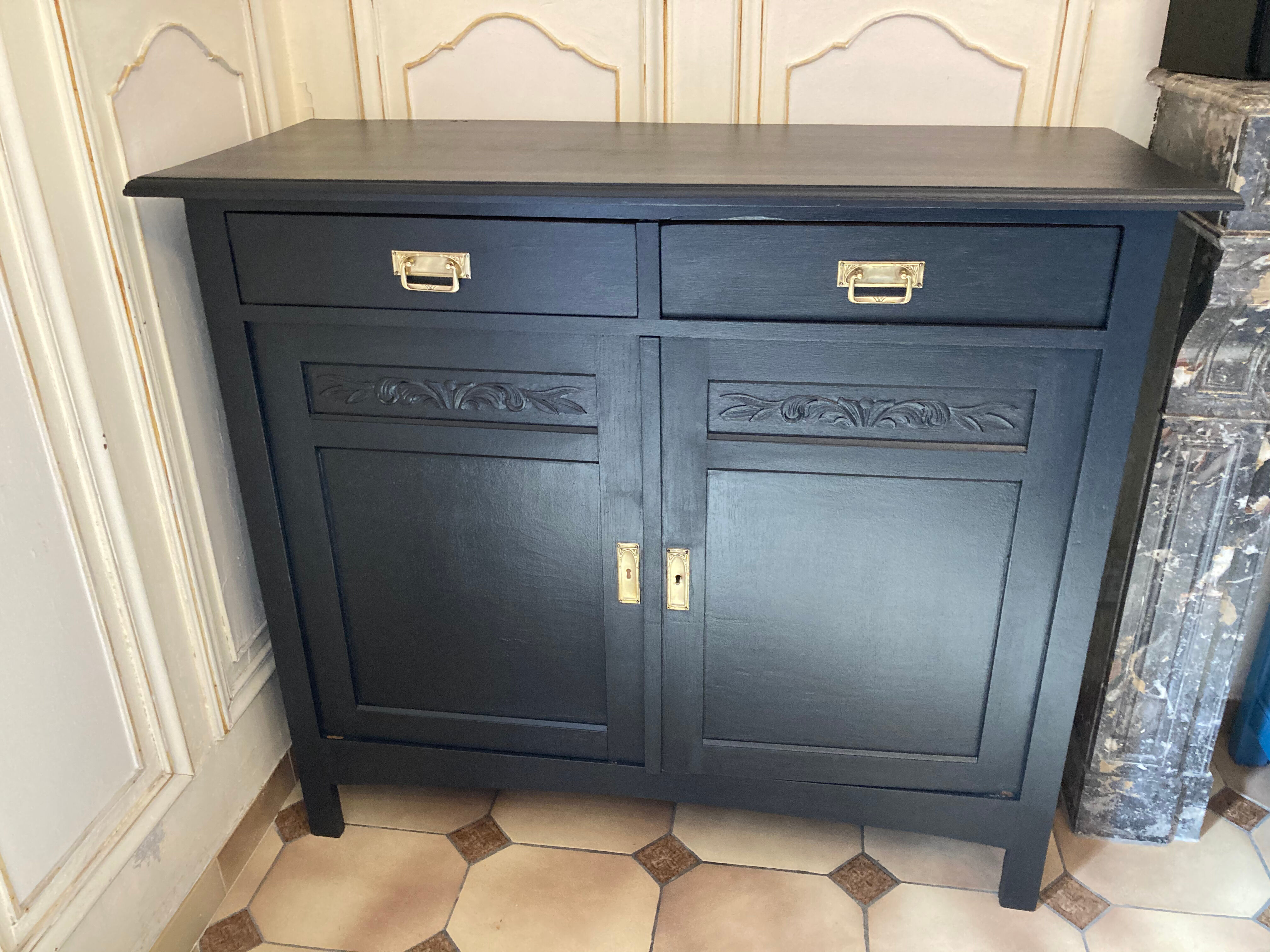 Art-deco period oak commodus