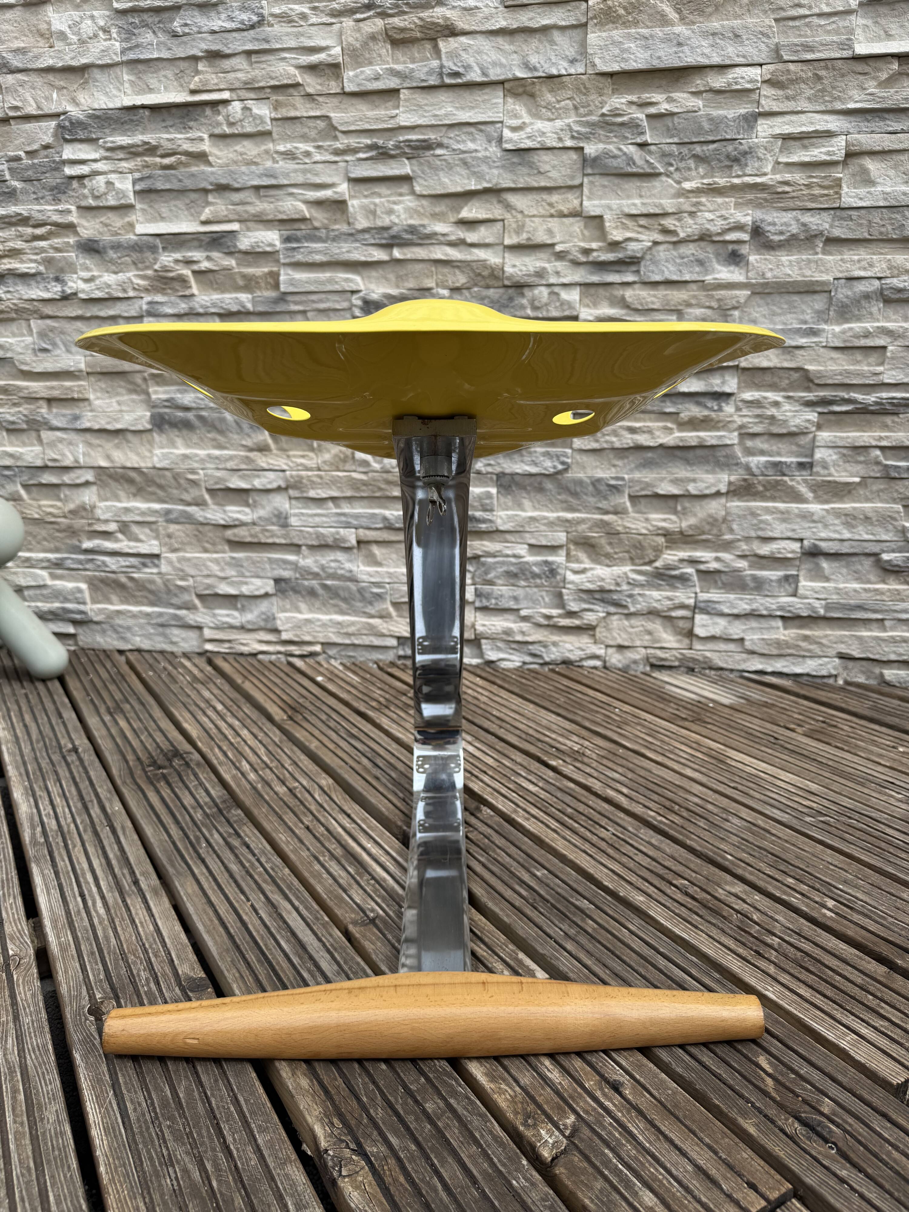 Mezzadro stool Zanotta Castiglioni Memphis Italian design Starck