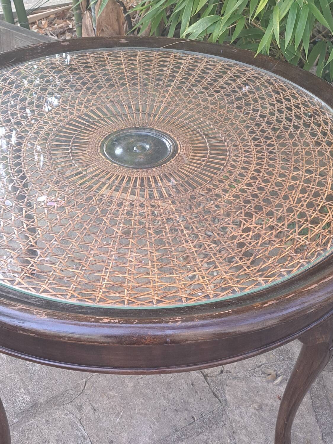 Low pedestal table
