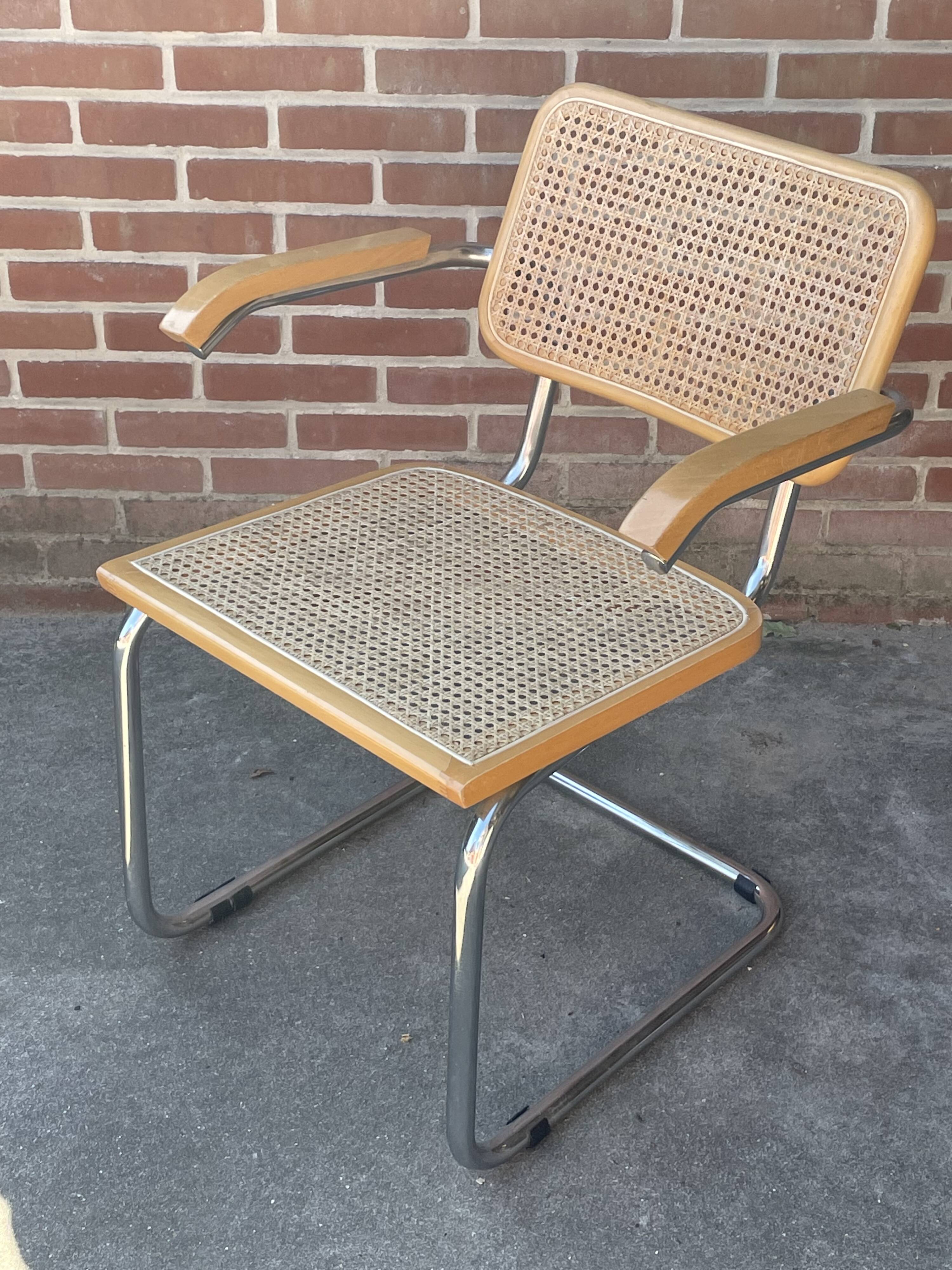 Cesca chair B64 with armrests by Marcel Breuer Design