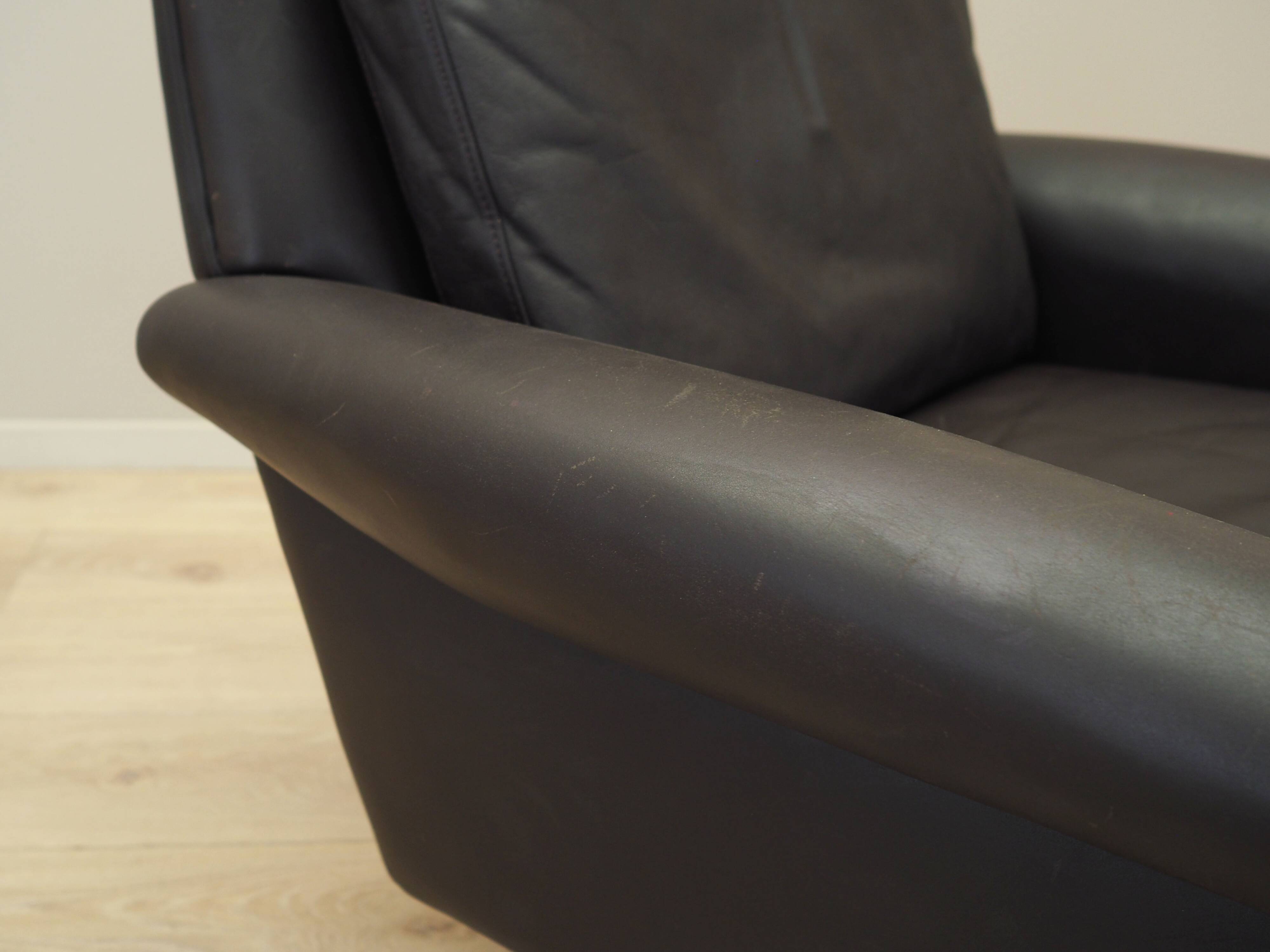 Fauteuil en cuir marron, design danois, années 1960, designer : Aage Christiansen.