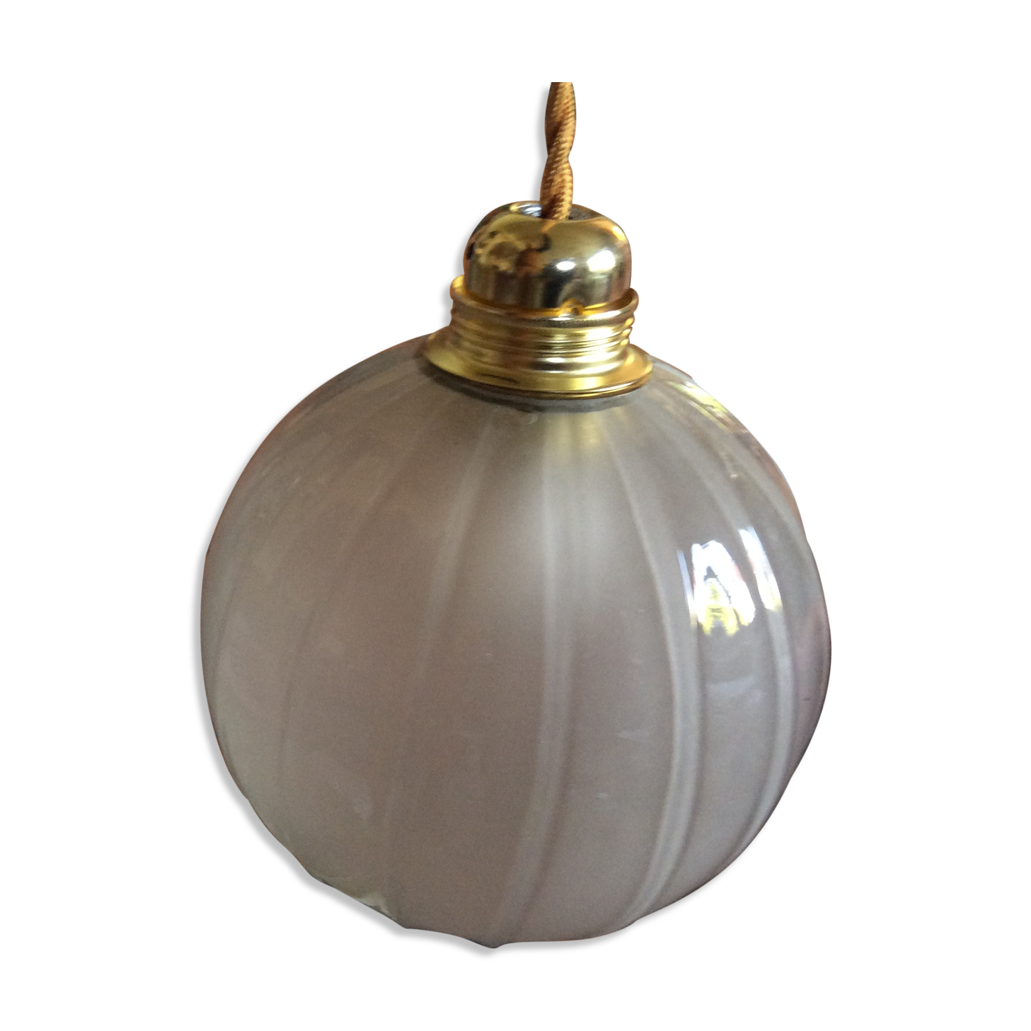 Glass ball suspension