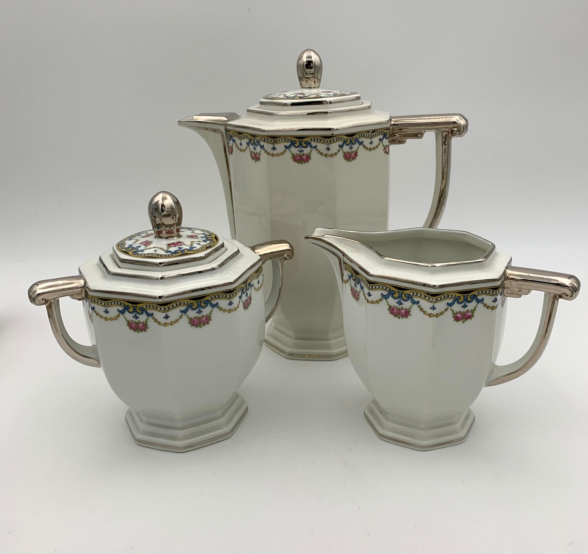 Large porcelain coffee service, 33 pieces, signed RAYNAUD - Cie Limoges - 1940s
