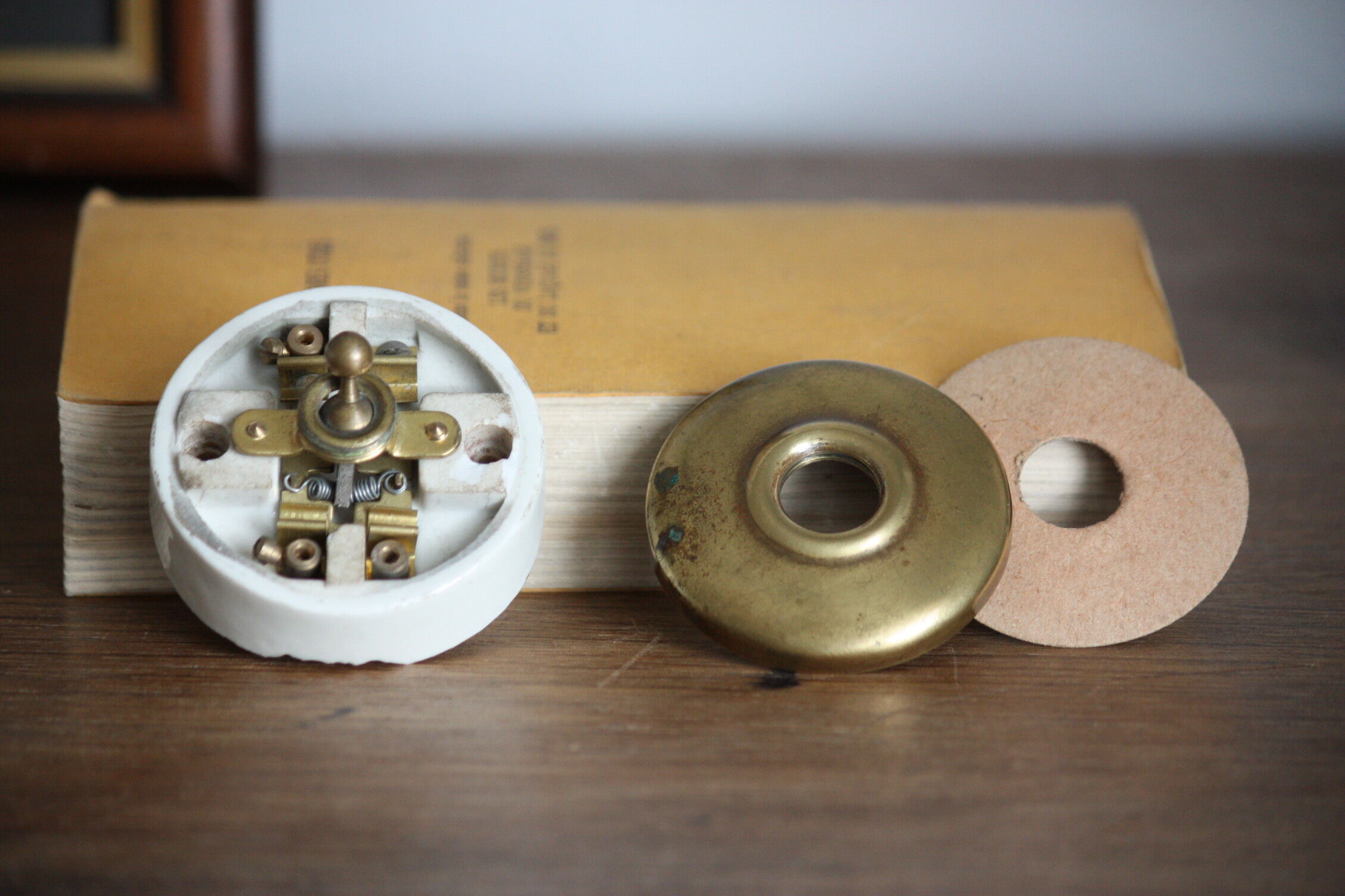 Porcelain brass switch