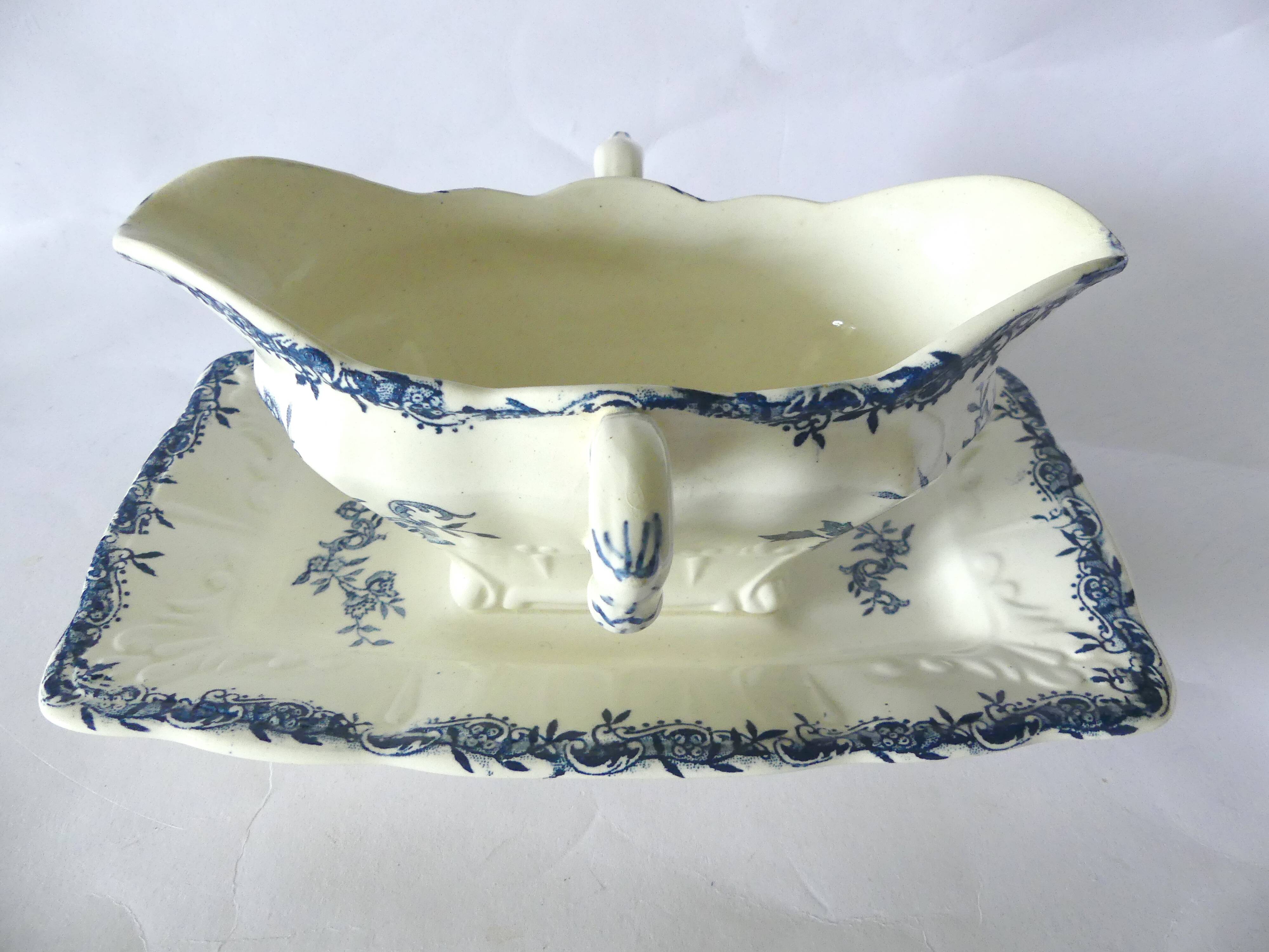 LG Montespan Terre de fer sauce boat