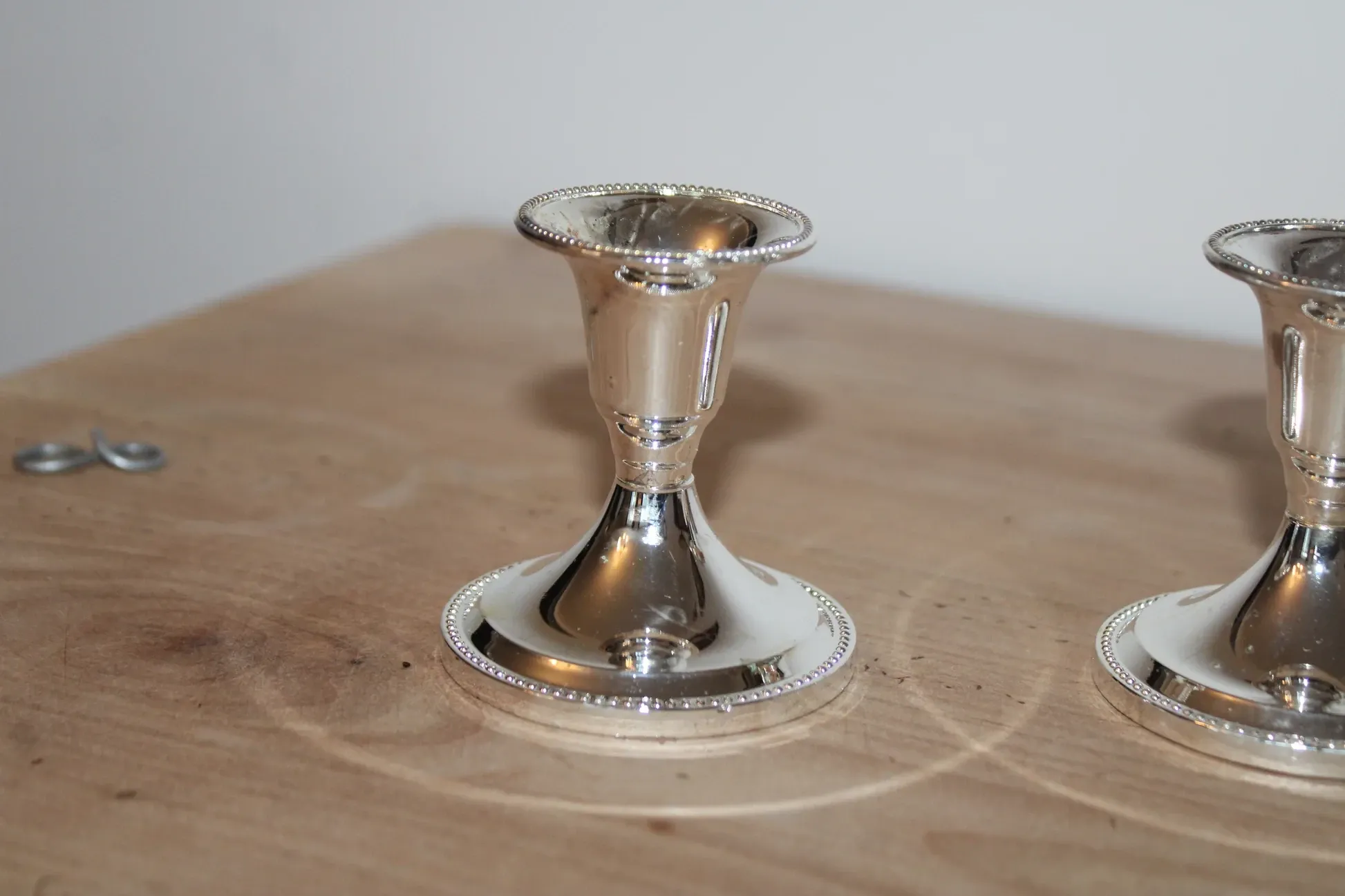 Pair of small silver candle holders with beaded borders – With Boursault box – H 7 cm