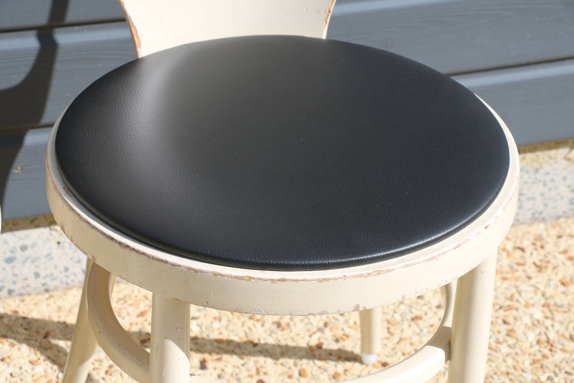 6 baumann chairs, white gull with black faux leather.