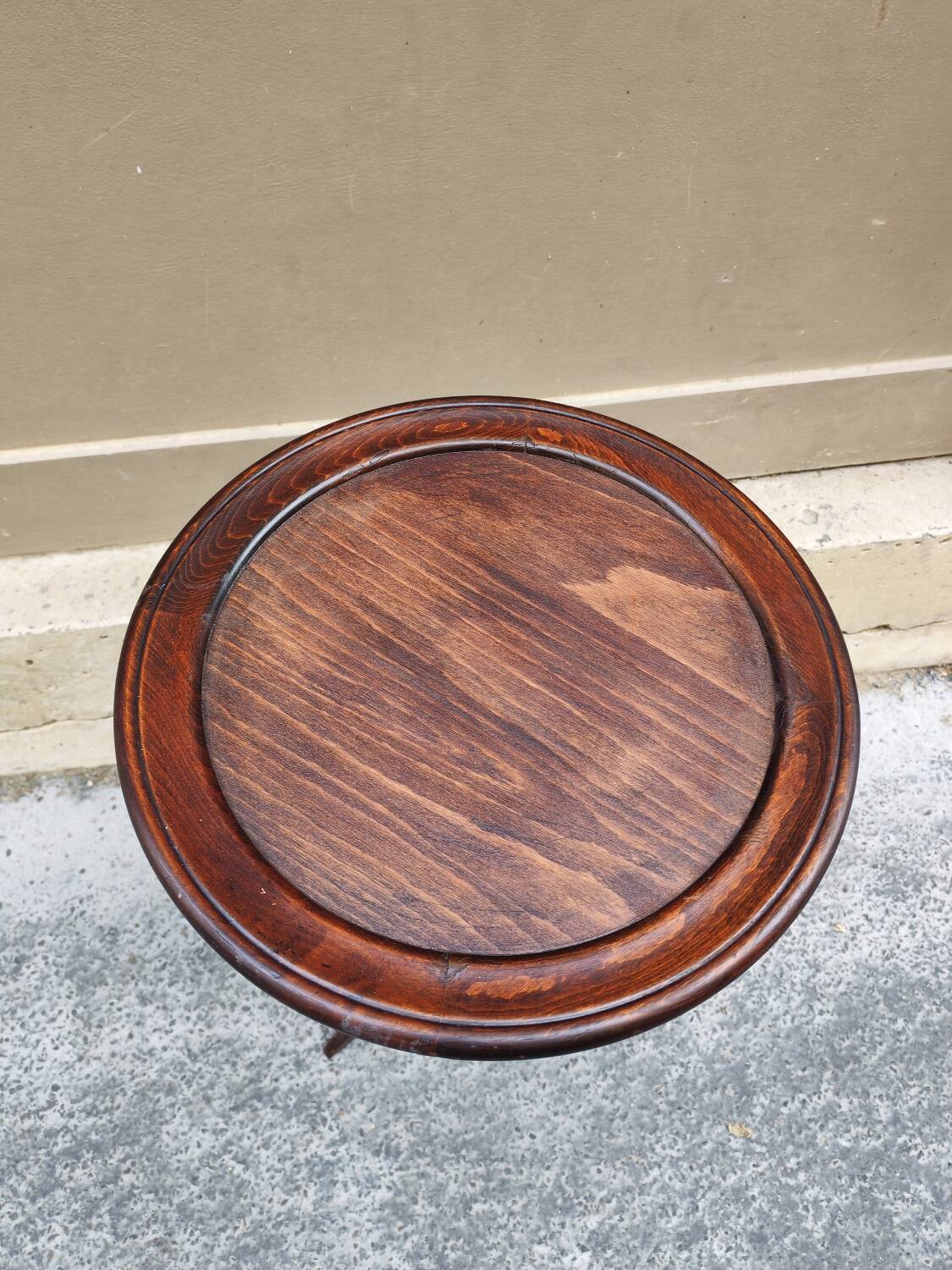 Wooden pedestal table