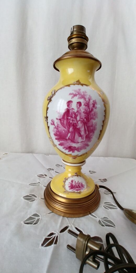Porcelain table lamp