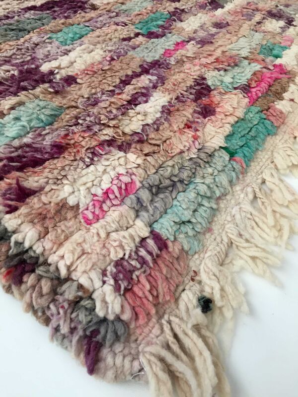 Tapis berbère Boujaad violet à motifs colorés 264x141cm