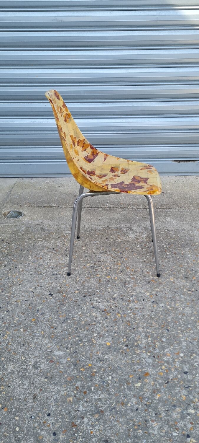 La Cigogne fiberglass chair
