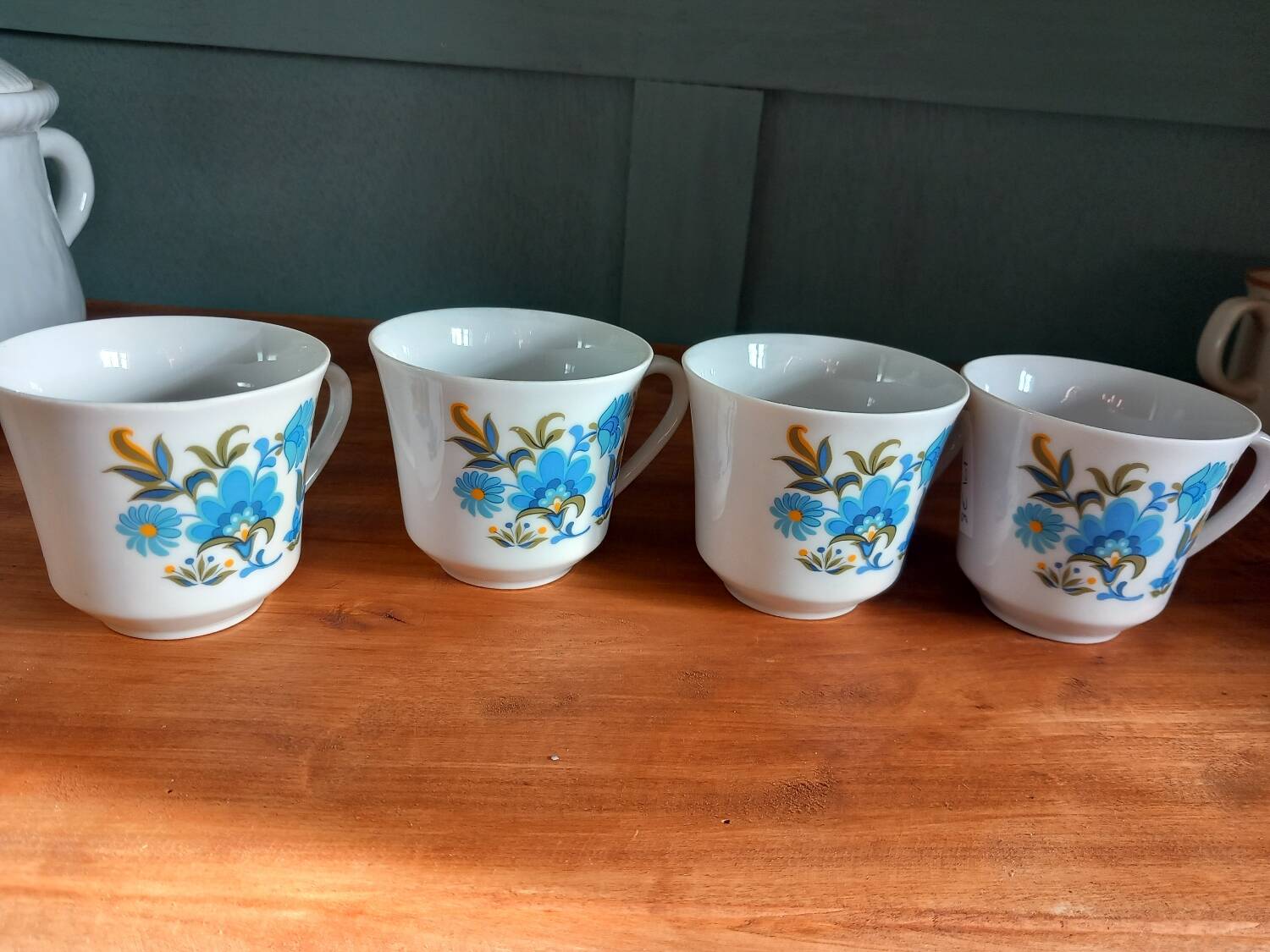 4 coffee cups