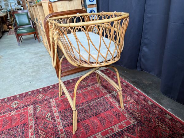 Berceau vintage en rotin – Années 60/70