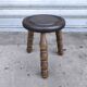 Tabouret tripode en bois tourné