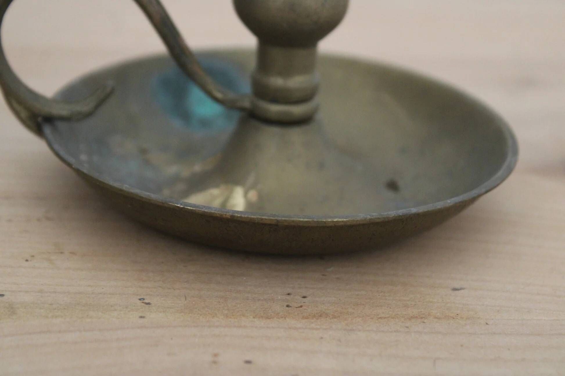 Antique patinated brass hand candlestick – Vintage rat of the cellar