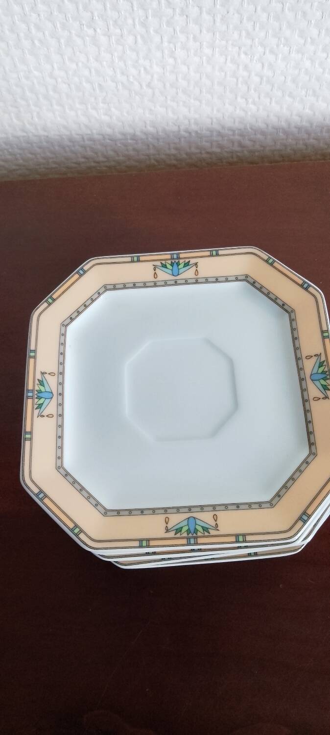 Lot de petites assiettes Bernardaud limoges.