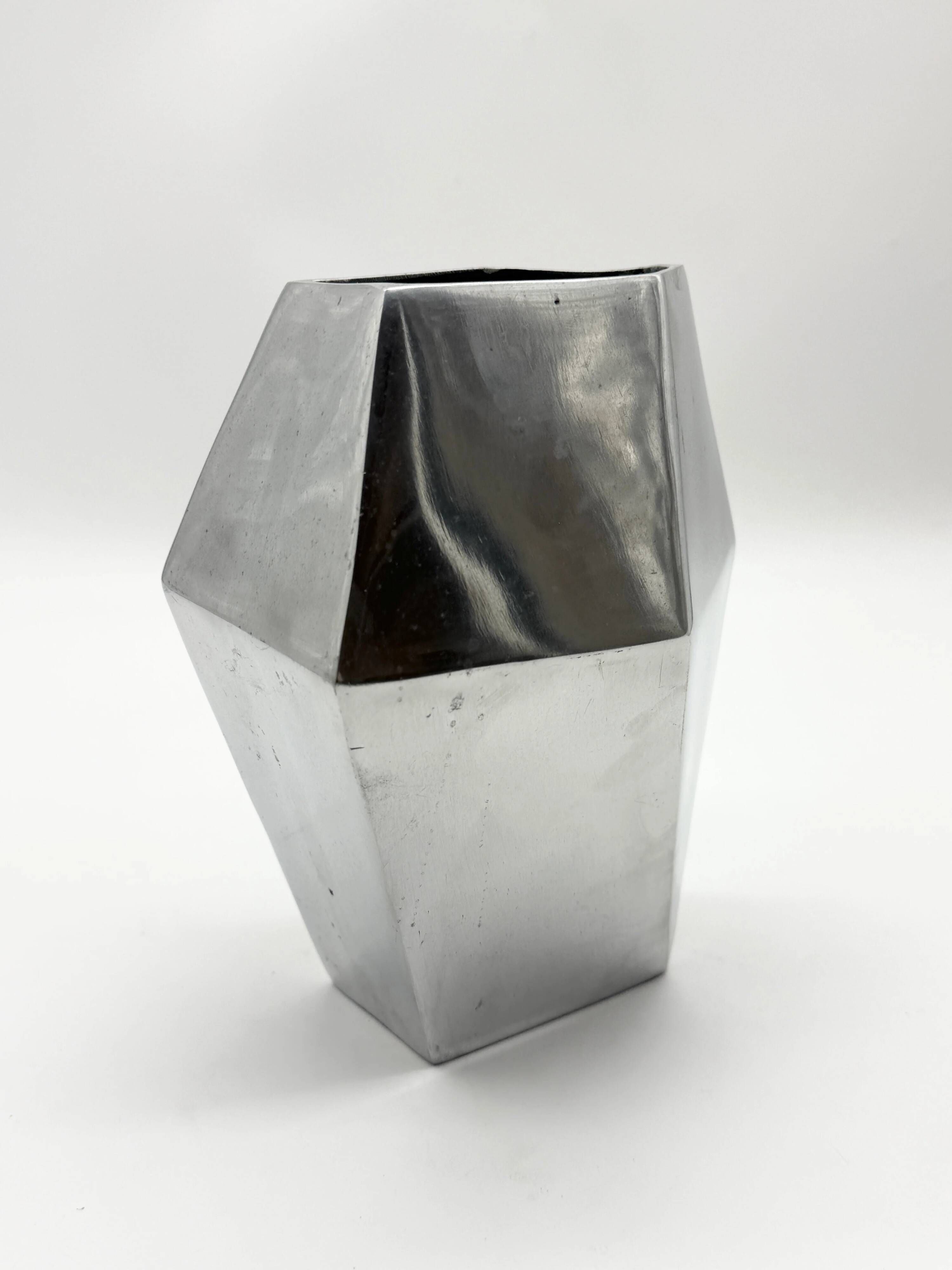 Vase "Prisme" en fonte d’aluminium, années 1980