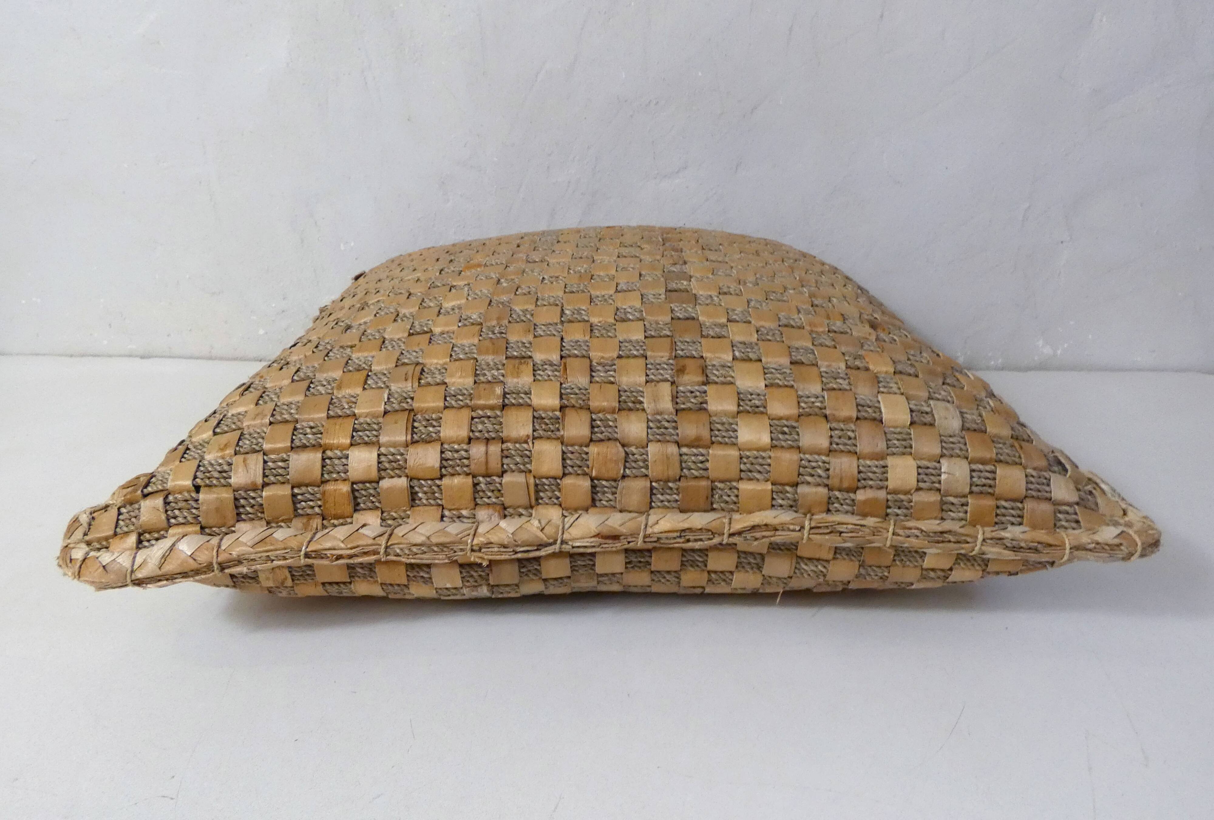 Cushion in natural fibers coconut rattan sea rush