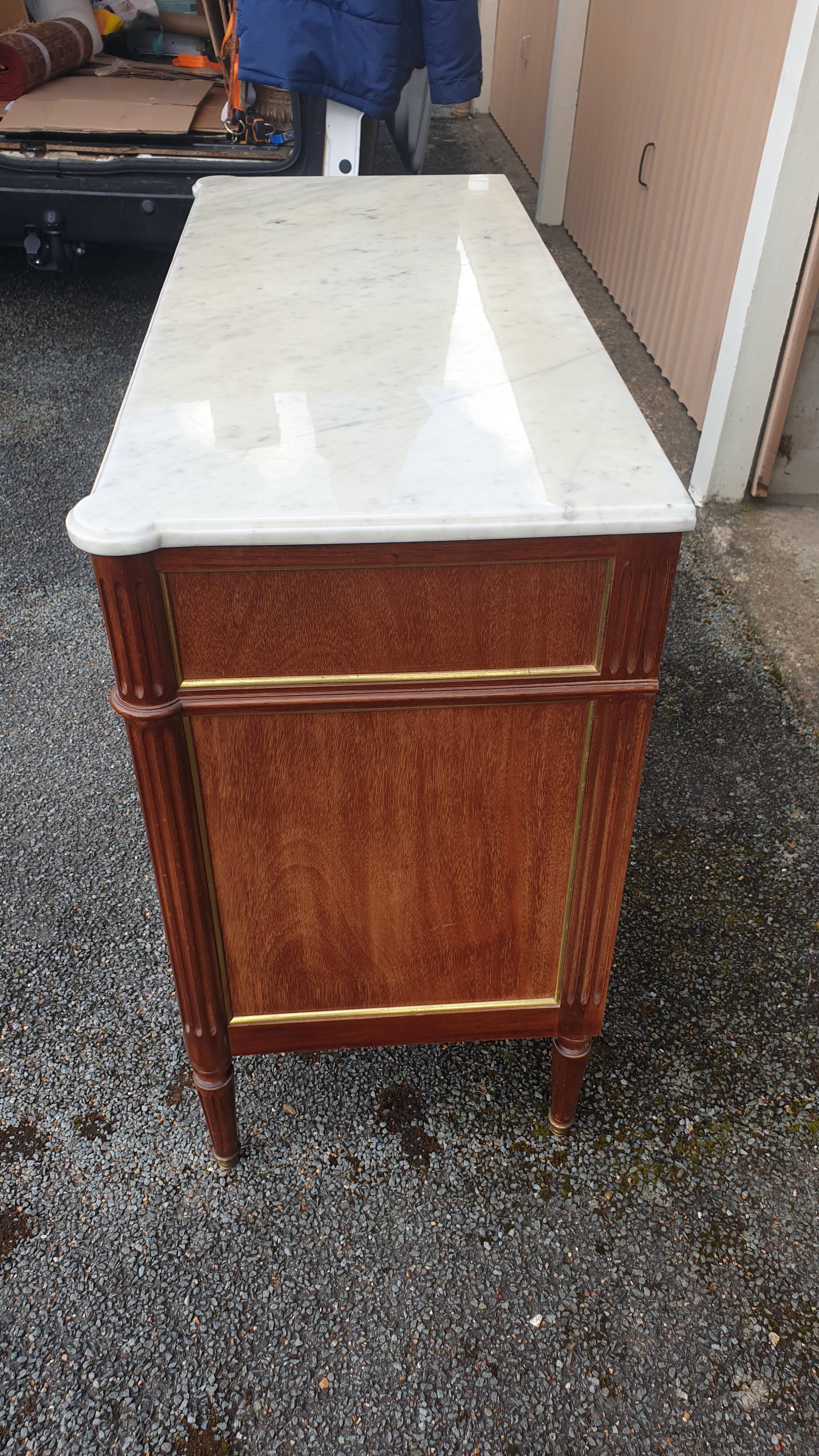 Louis XVI accajou chest of drawers and white marble