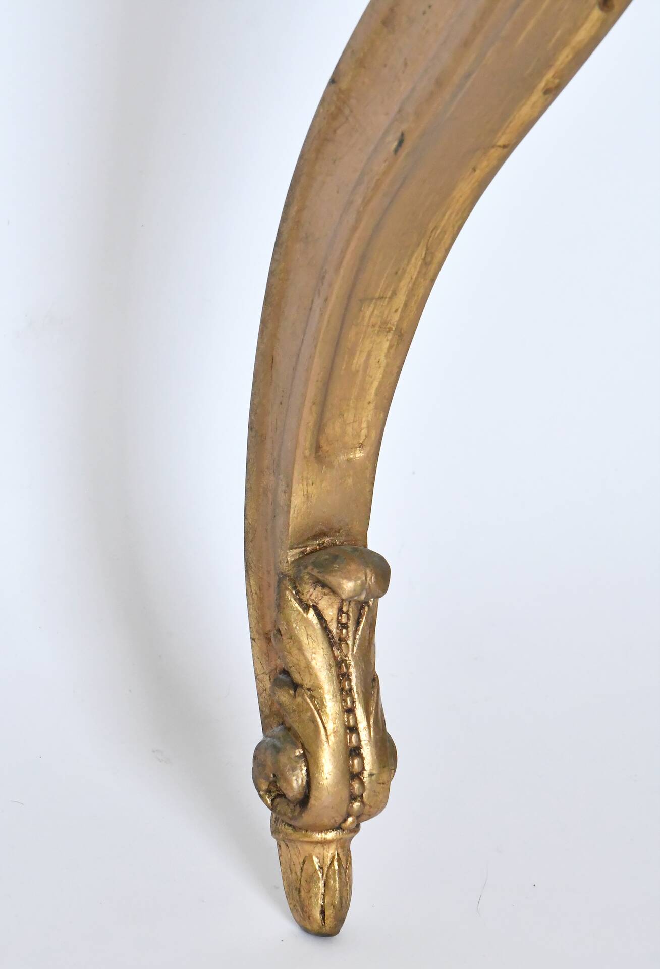 Console d'applique murale en bois sculpté à patine doré