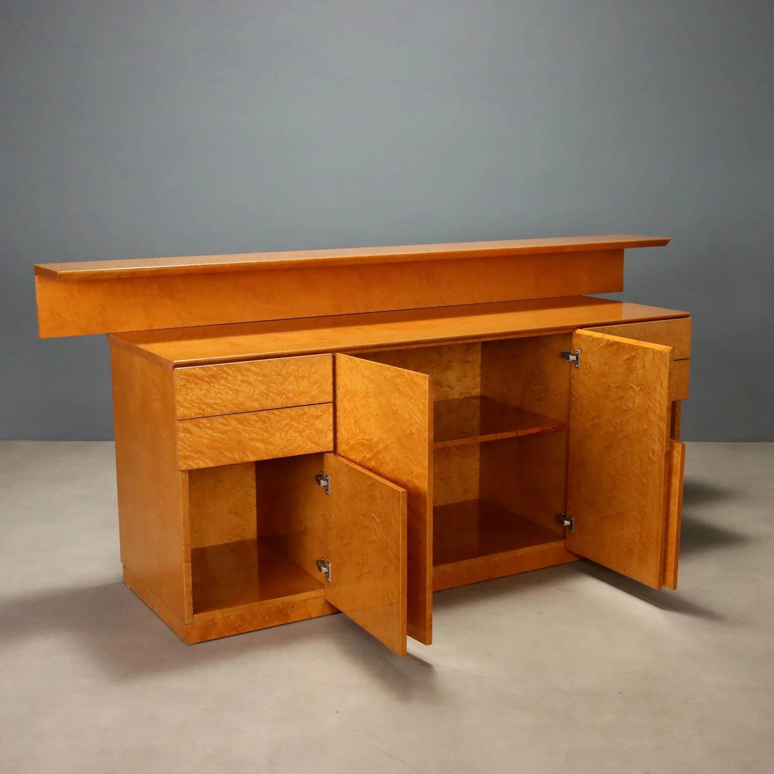 Vintage buffet in burl wood with a top section, Italian design from the 1980s.