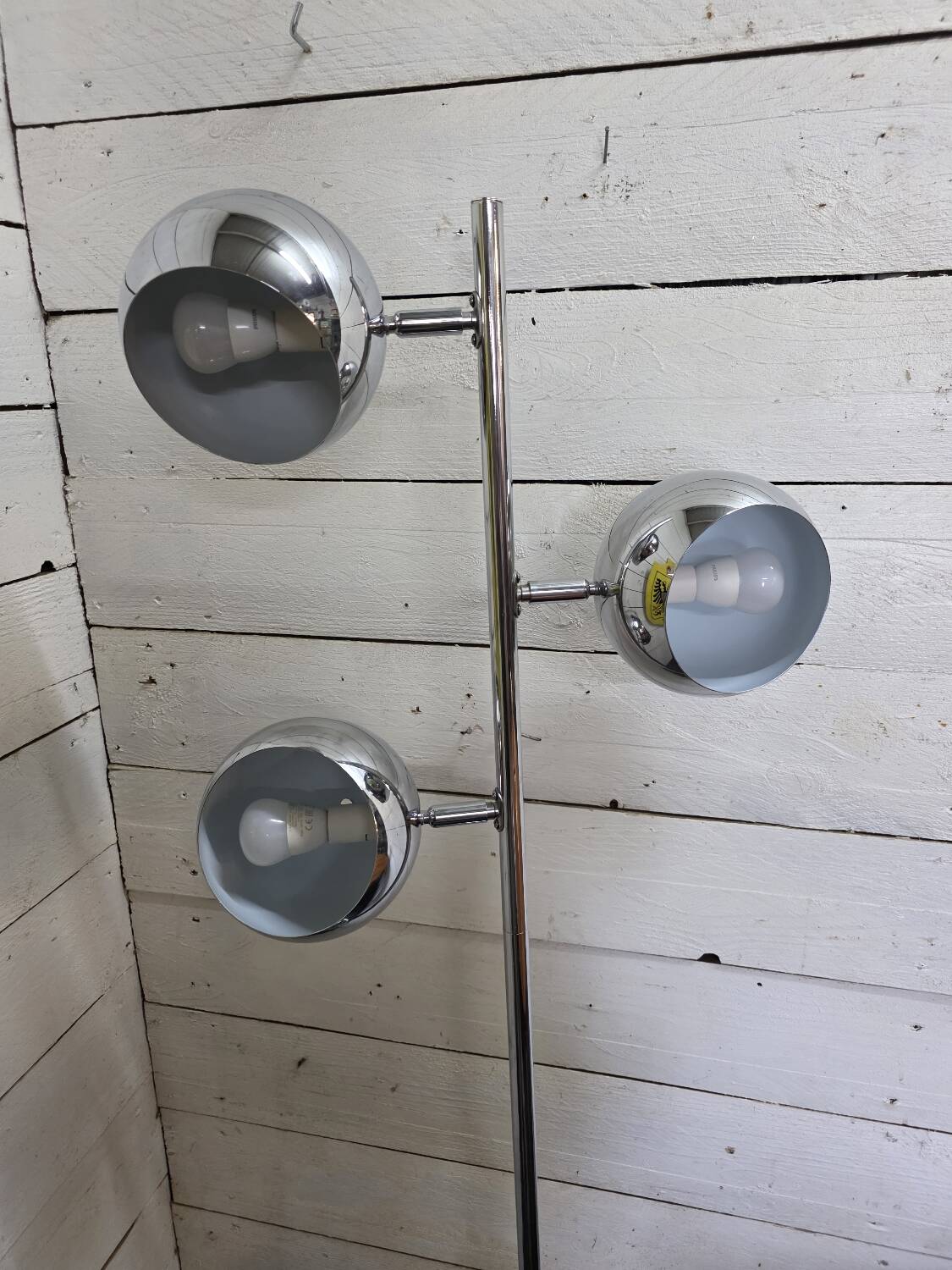 Vintage eyeball floor lamp in chrome metal with tulip base
