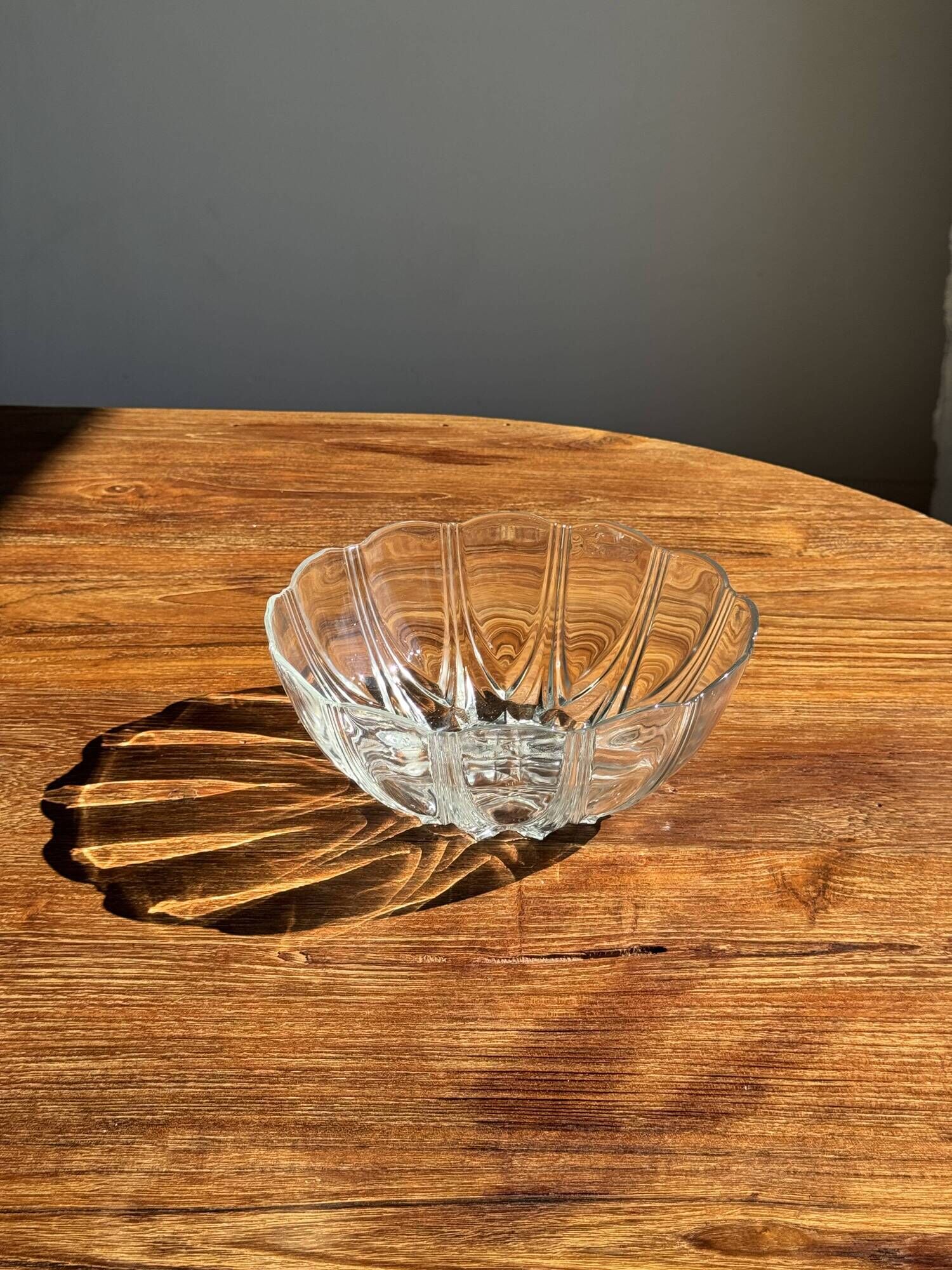 Small vintage Arcoroc Codec glass salad bowl with stylized petal patterns