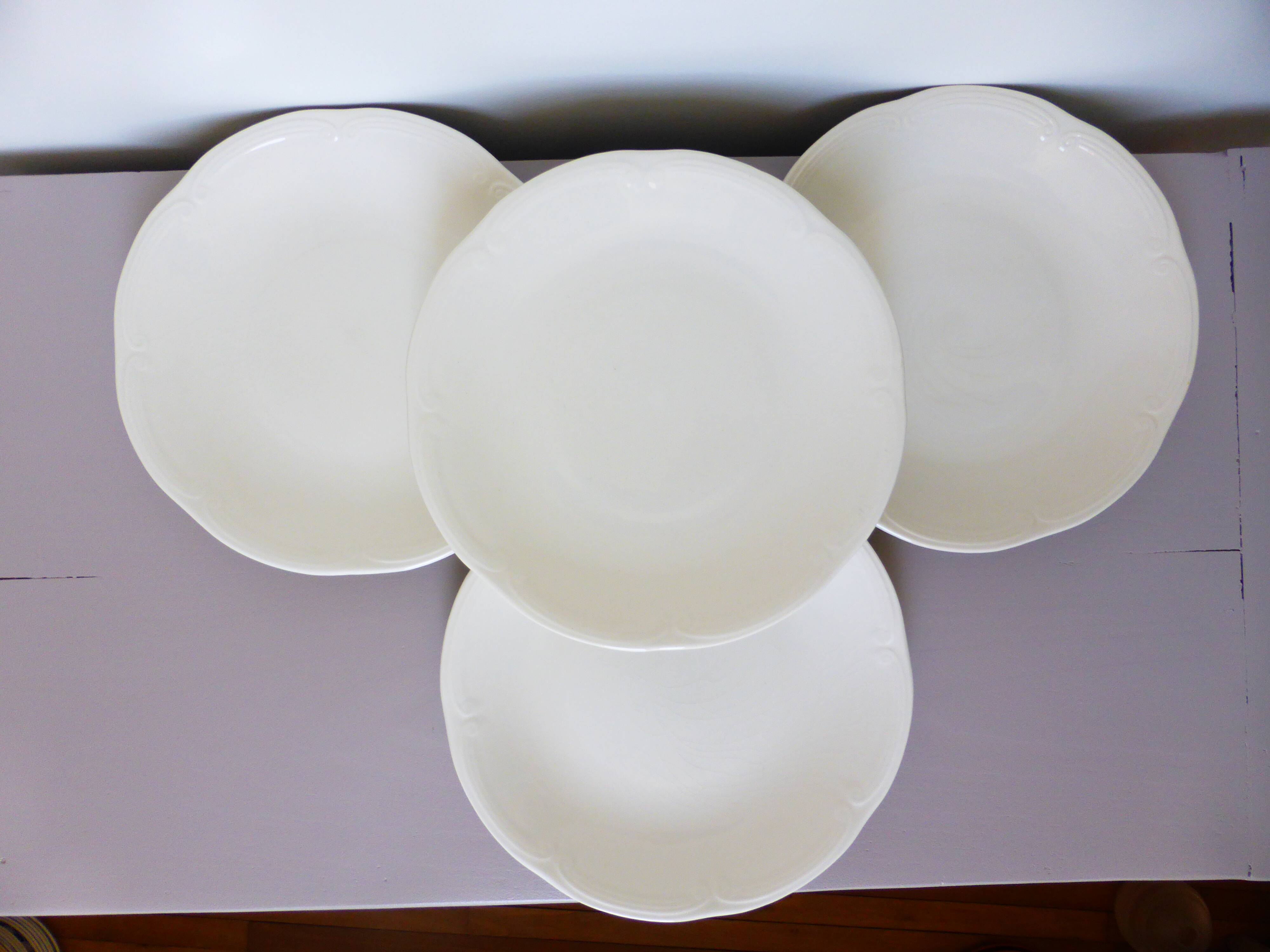 4 vintage porcelain flat plates