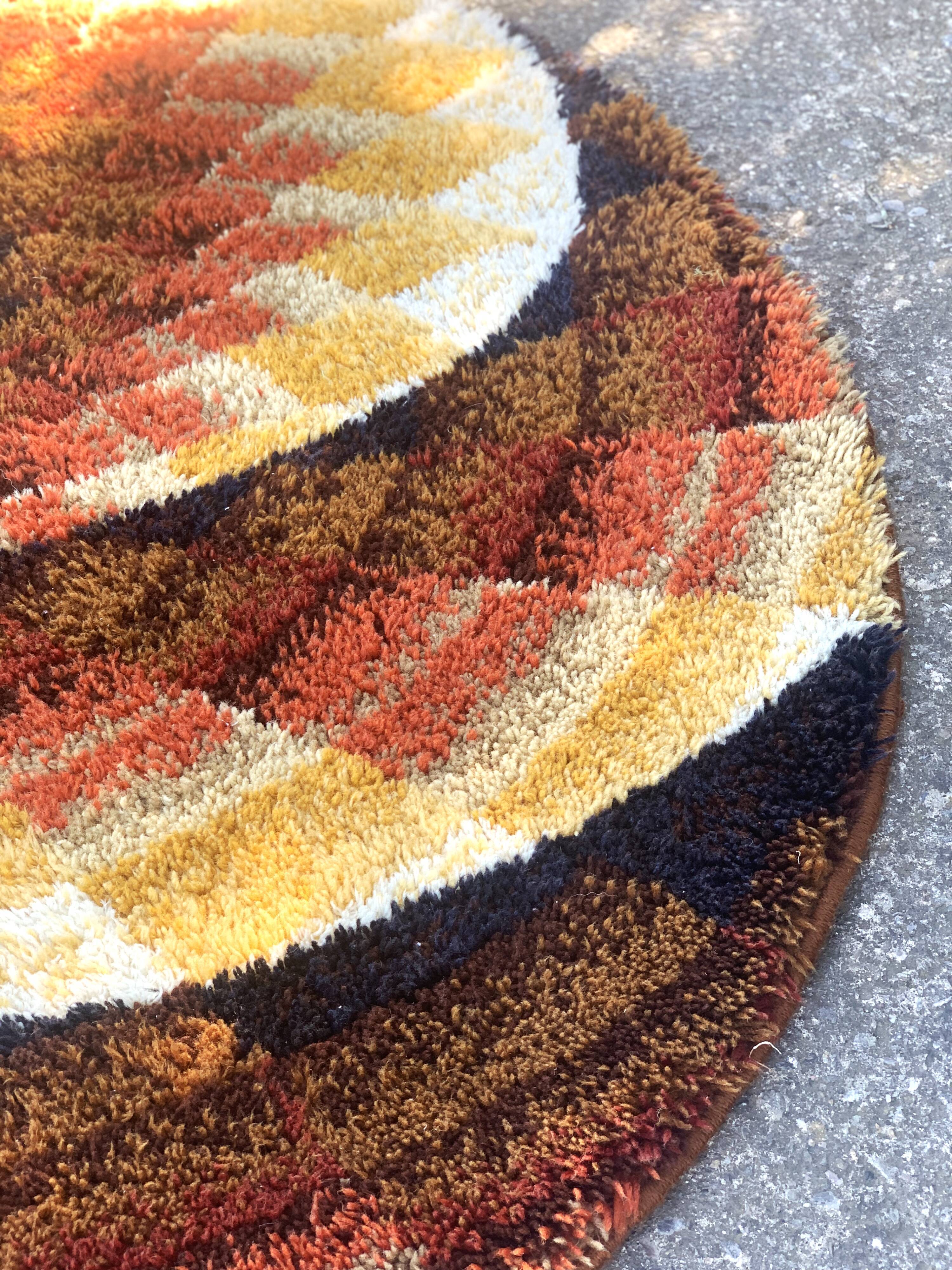 Vintage round carpet "space age" 170cm, 1970