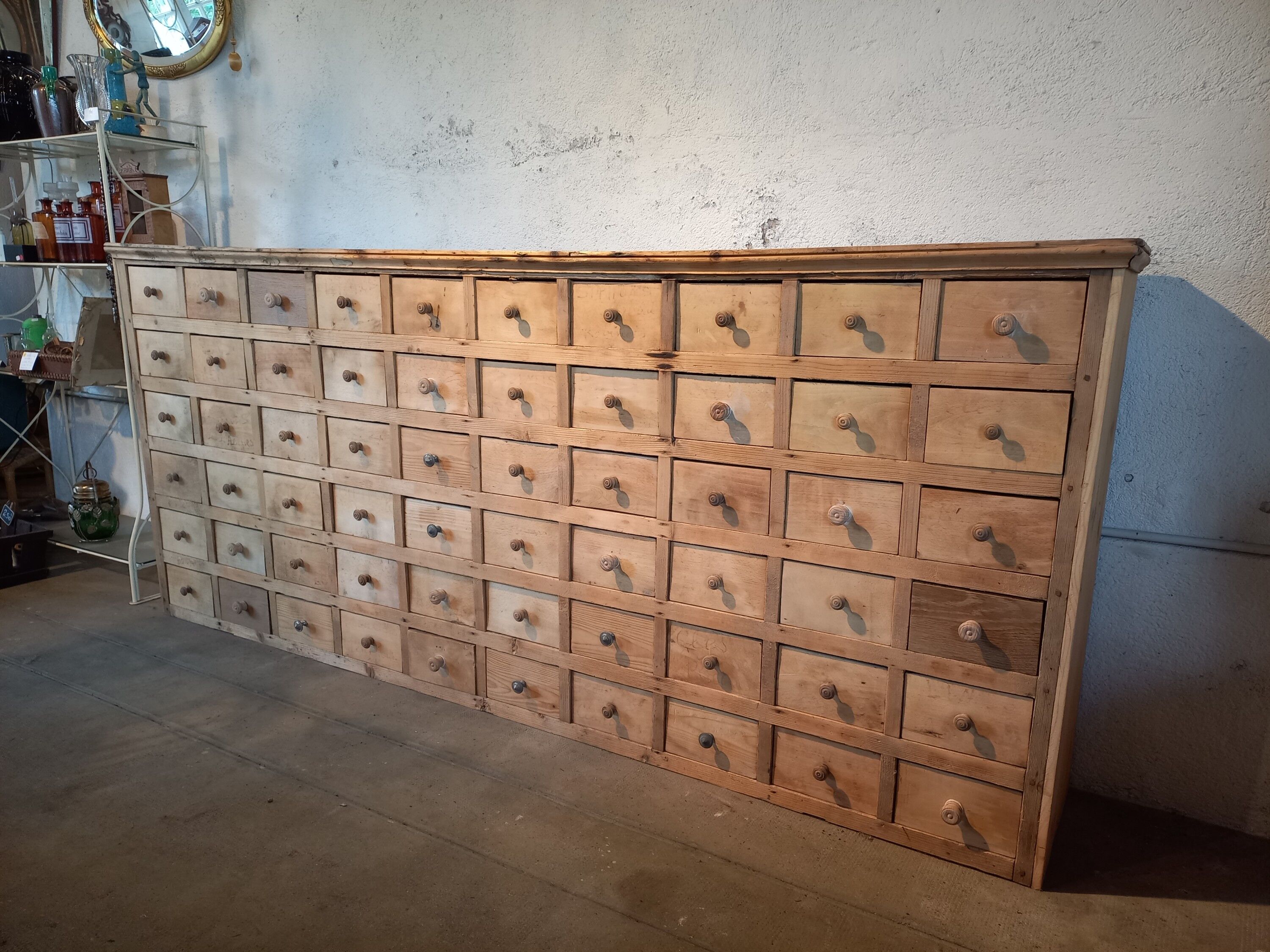 Trade cabinet with drawers